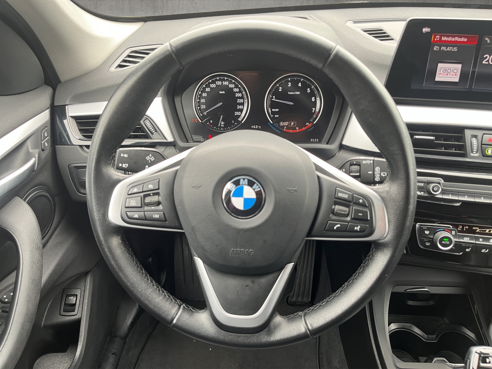BMW X1 20i xDrive-image-11