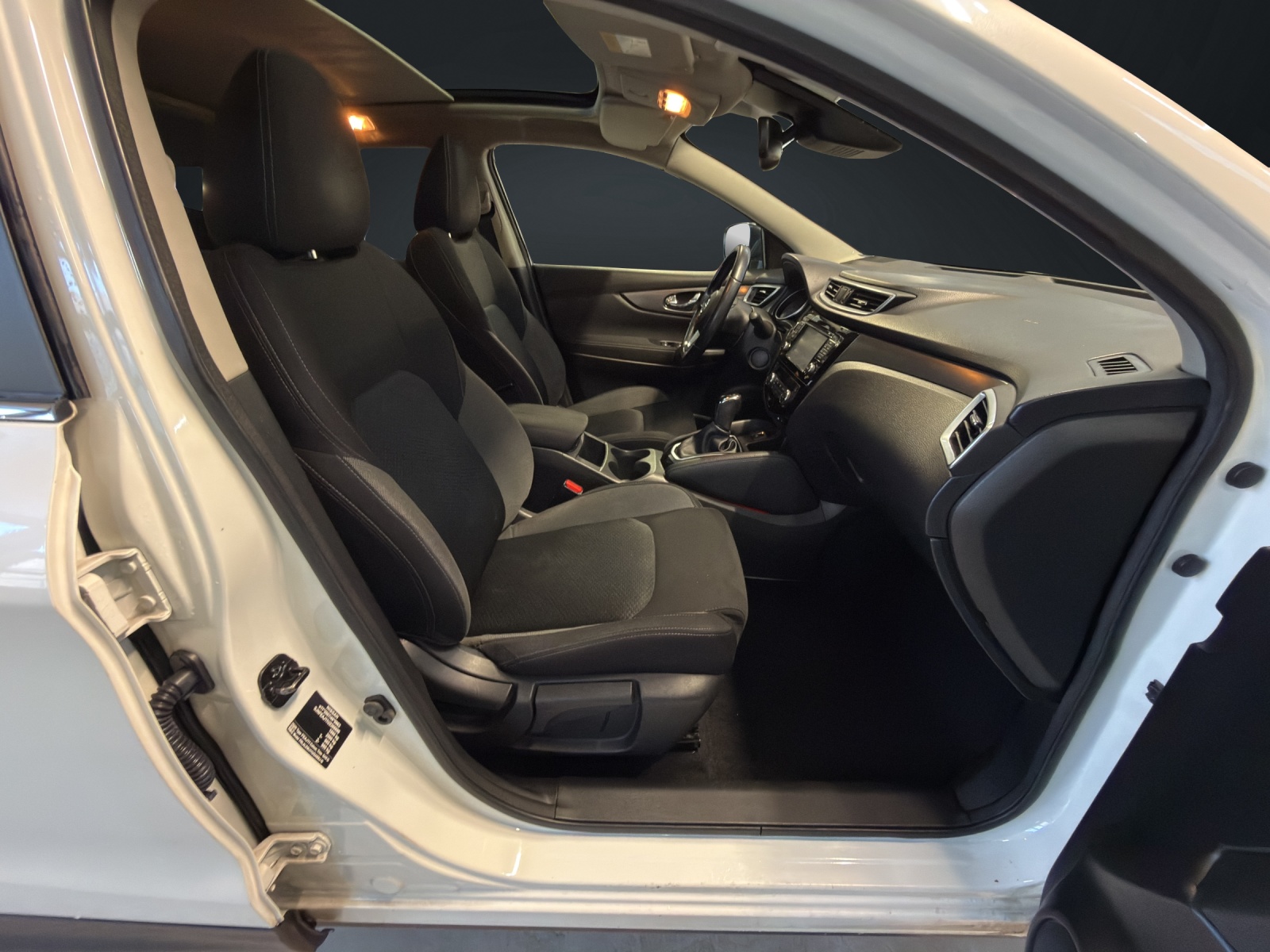NISSAN Qashqai 1.2 DIG-T N-Connecta Xtronic CVT-image-12