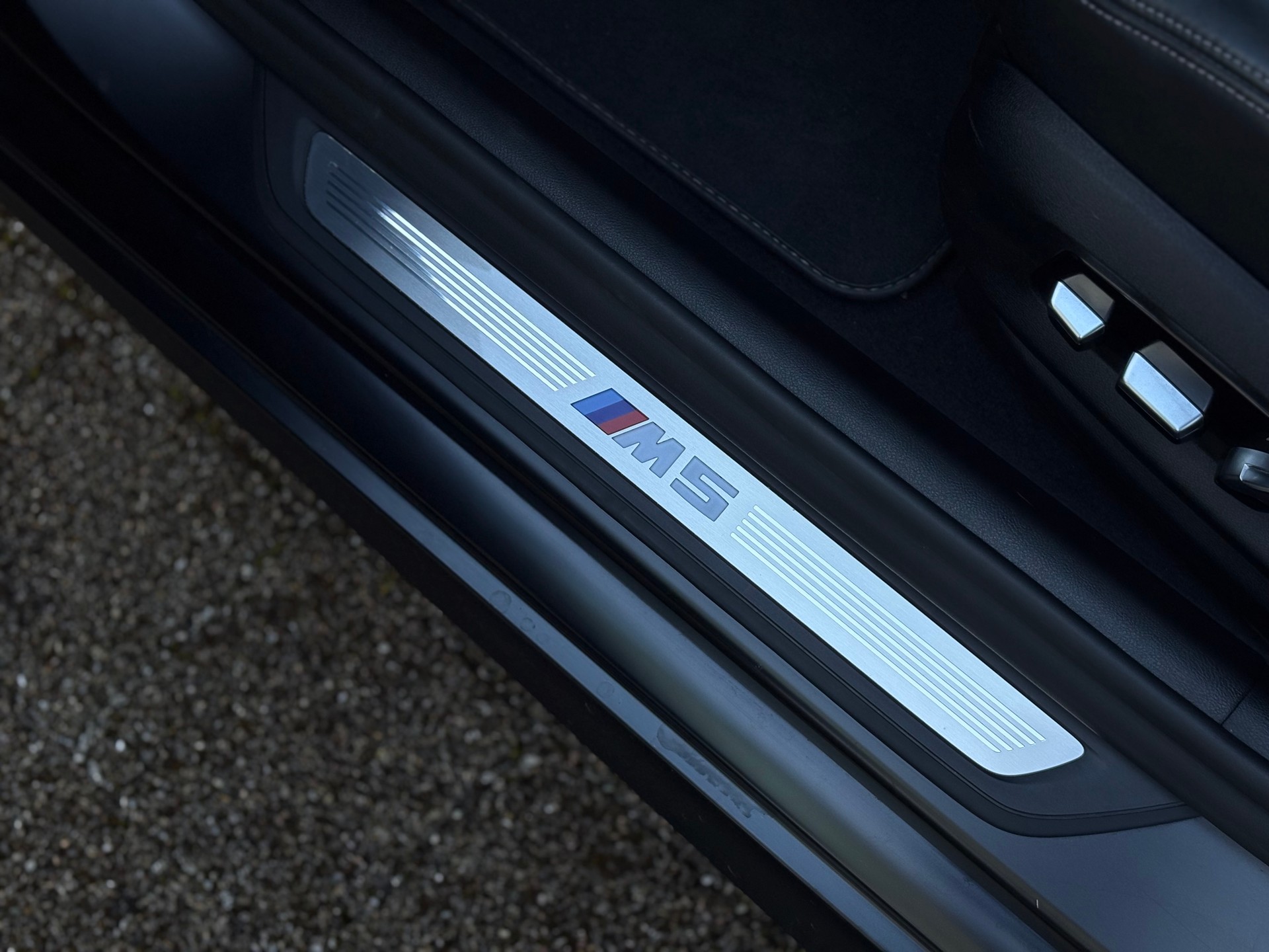 BMW M5 xDrive Competition Drivelogic *Individual Frozen Black*-image-15