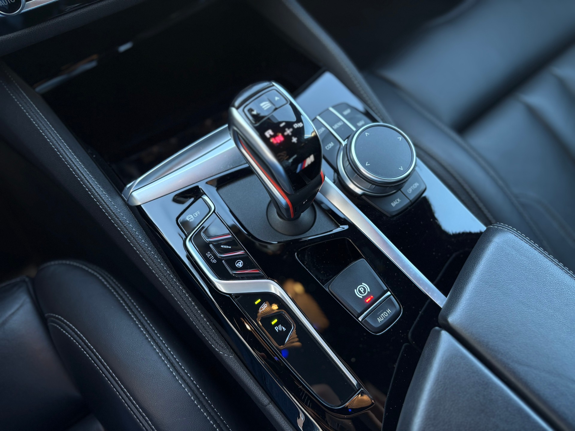 BMW M5 xDrive Competition Drivelogic *Individual Frozen Black*-image-26