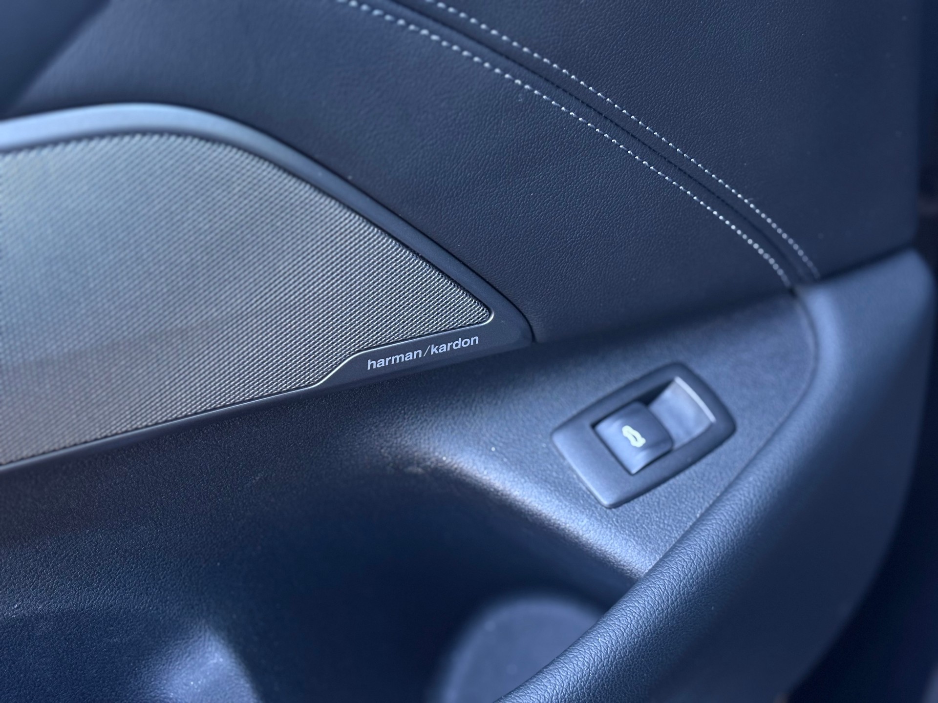 BMW M5 xDrive Competition Drivelogic *Individual Frozen Black*-image-23