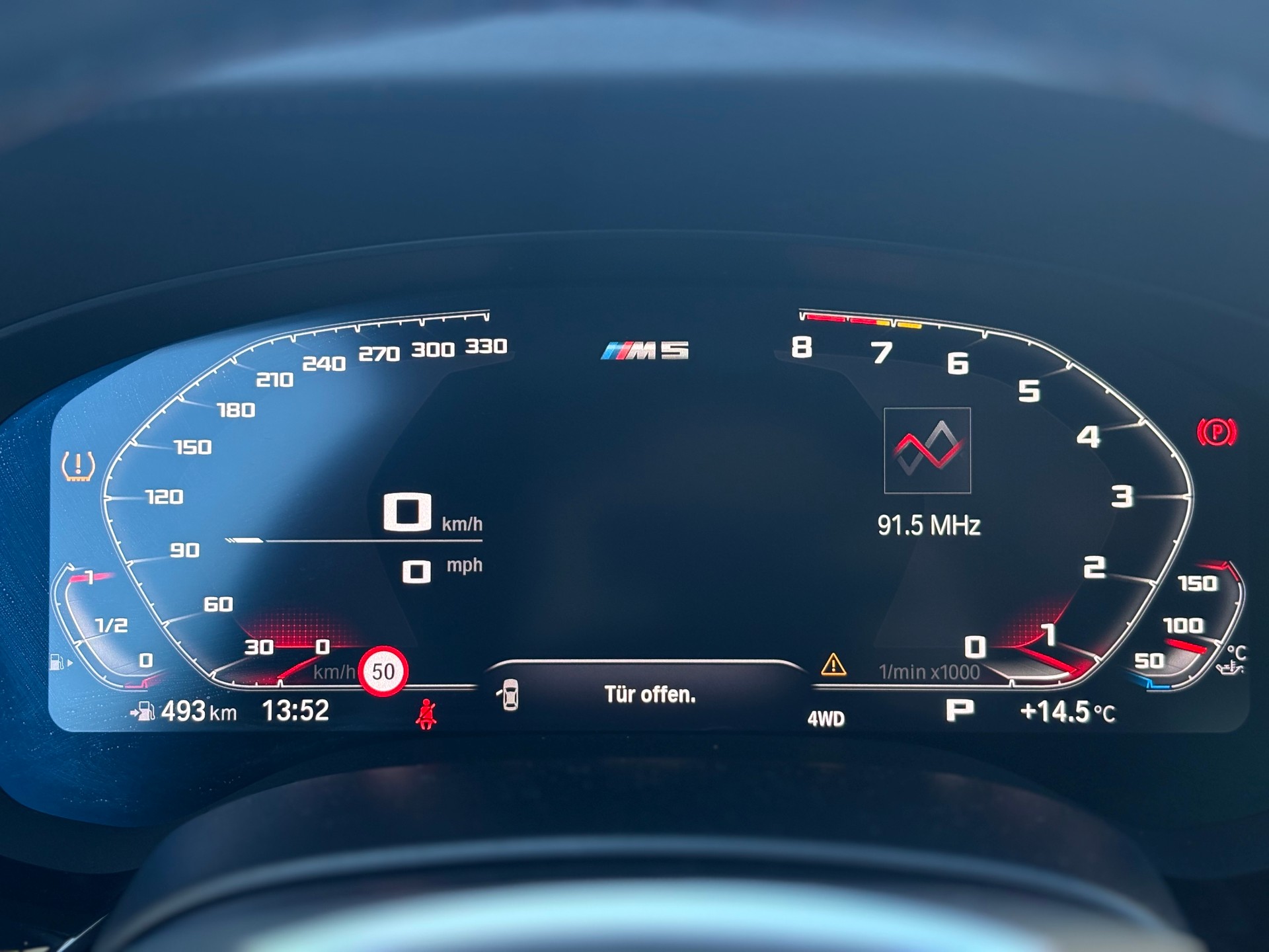 BMW M5 xDrive Competition Drivelogic *Individual Frozen Black*-image-25