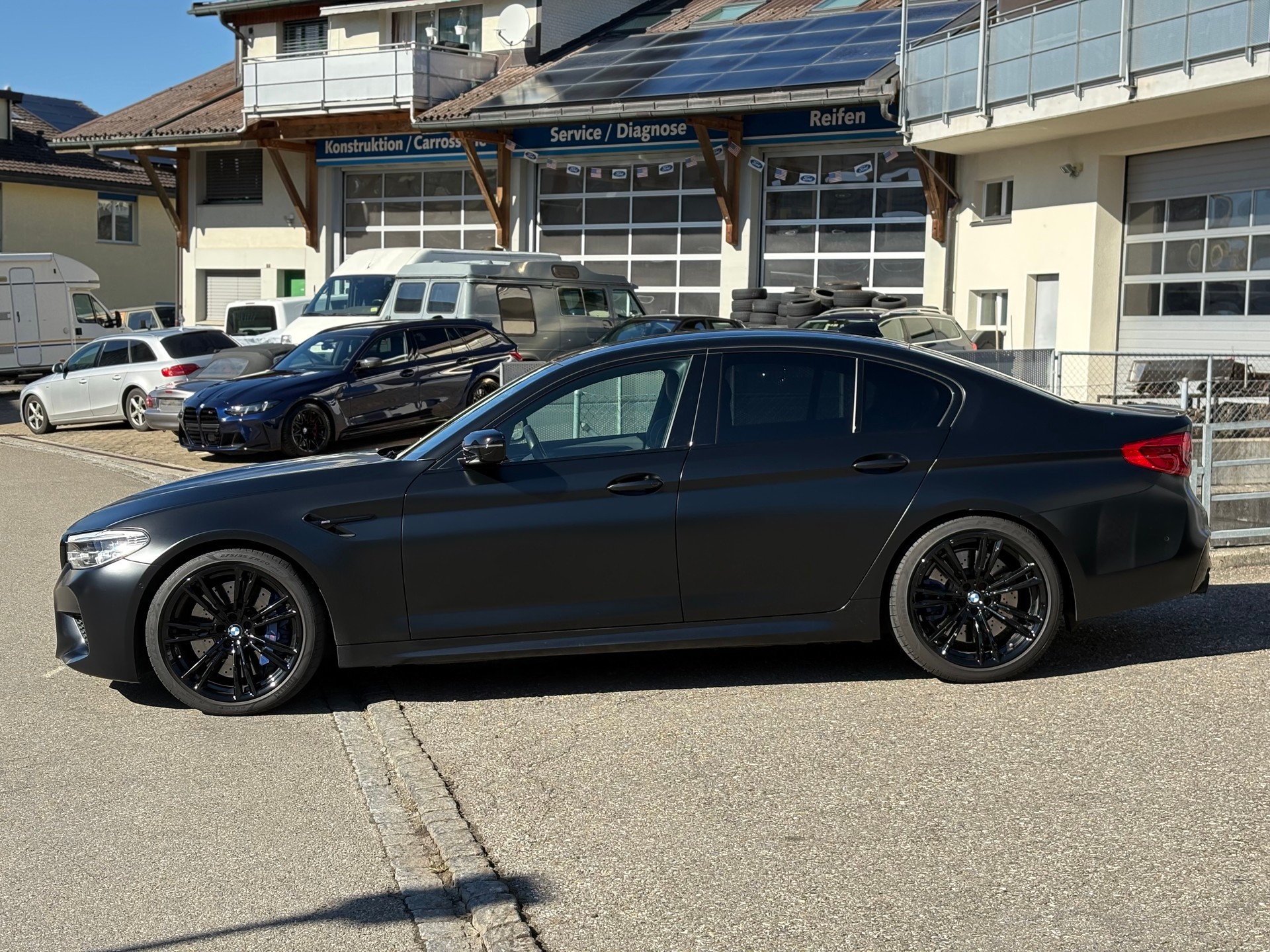 BMW M5 xDrive Competition Drivelogic *Individual Frozen Black*-image-5