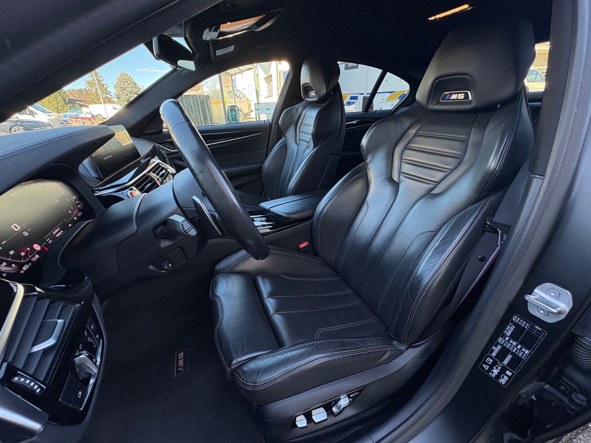 BMW M5 xDrive Competition Drivelogic *Individual Frozen Black*-image-16