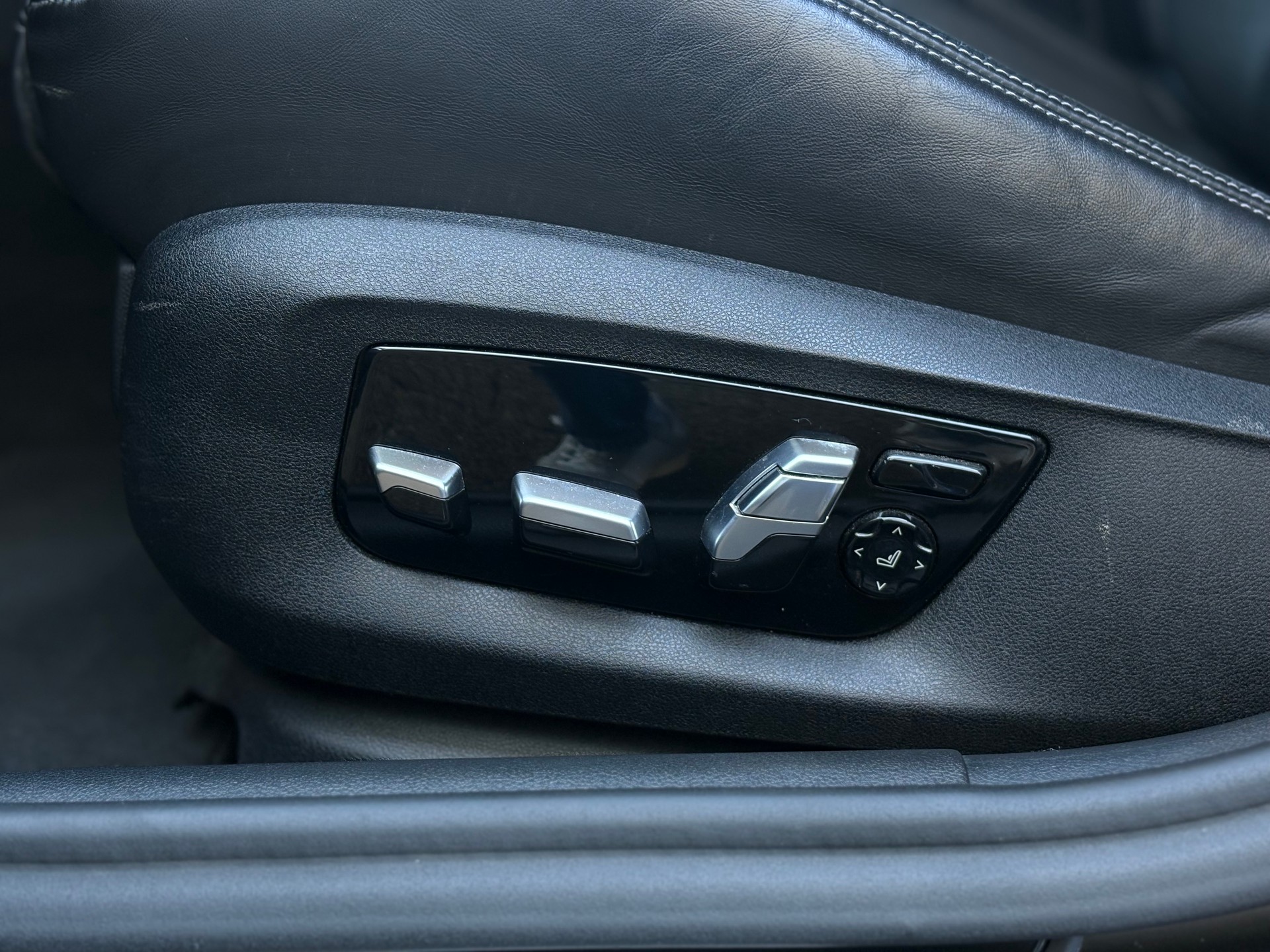 BMW M5 xDrive Competition Drivelogic *Individual Frozen Black*-image-20