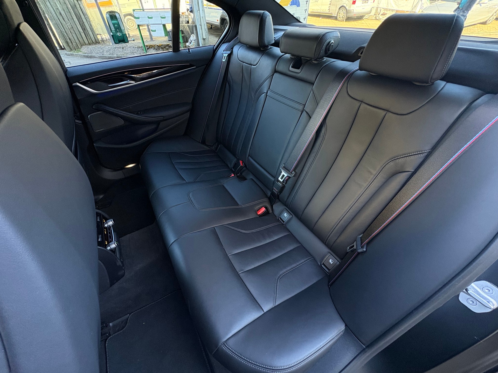 BMW M5 xDrive Competition Drivelogic *Individual Frozen Black*-image-18