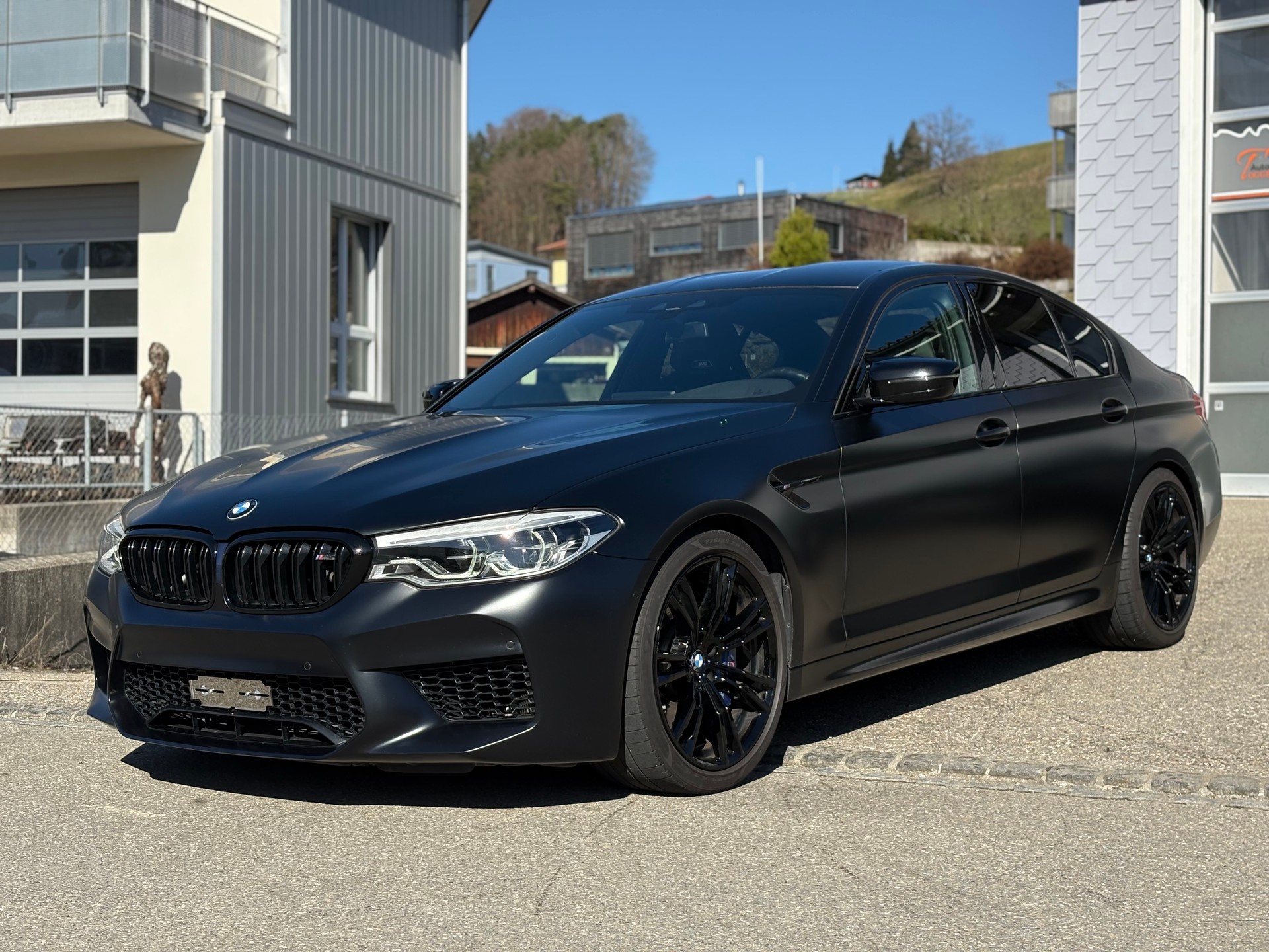 BMW M5 xDrive Competition Drivelogic *Individual Frozen Black*-image-4
