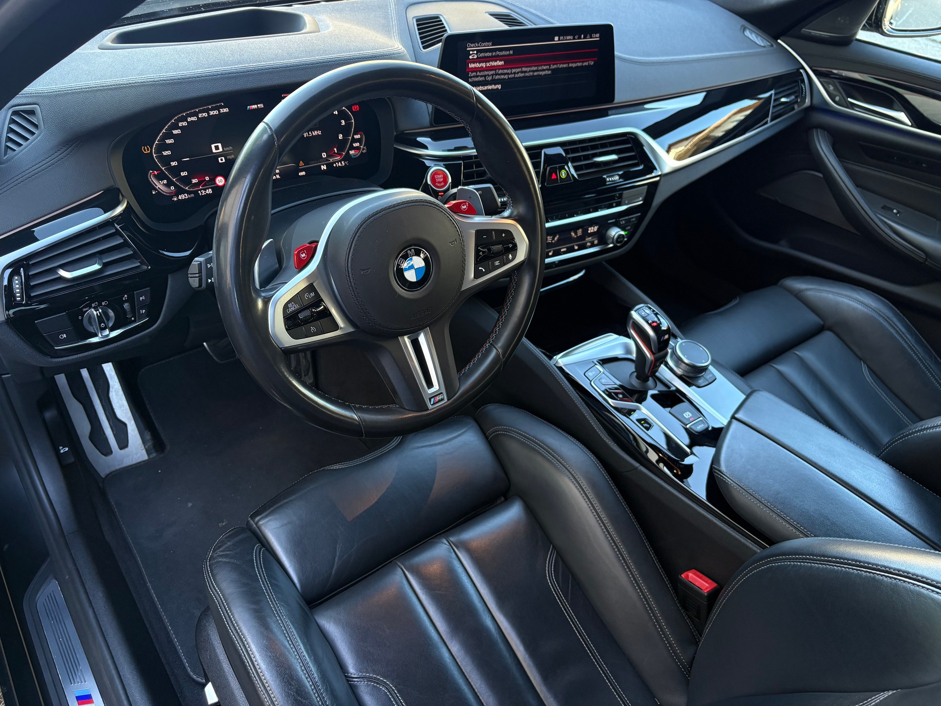 BMW M5 xDrive Competition Drivelogic *Individual Frozen Black*-image-17