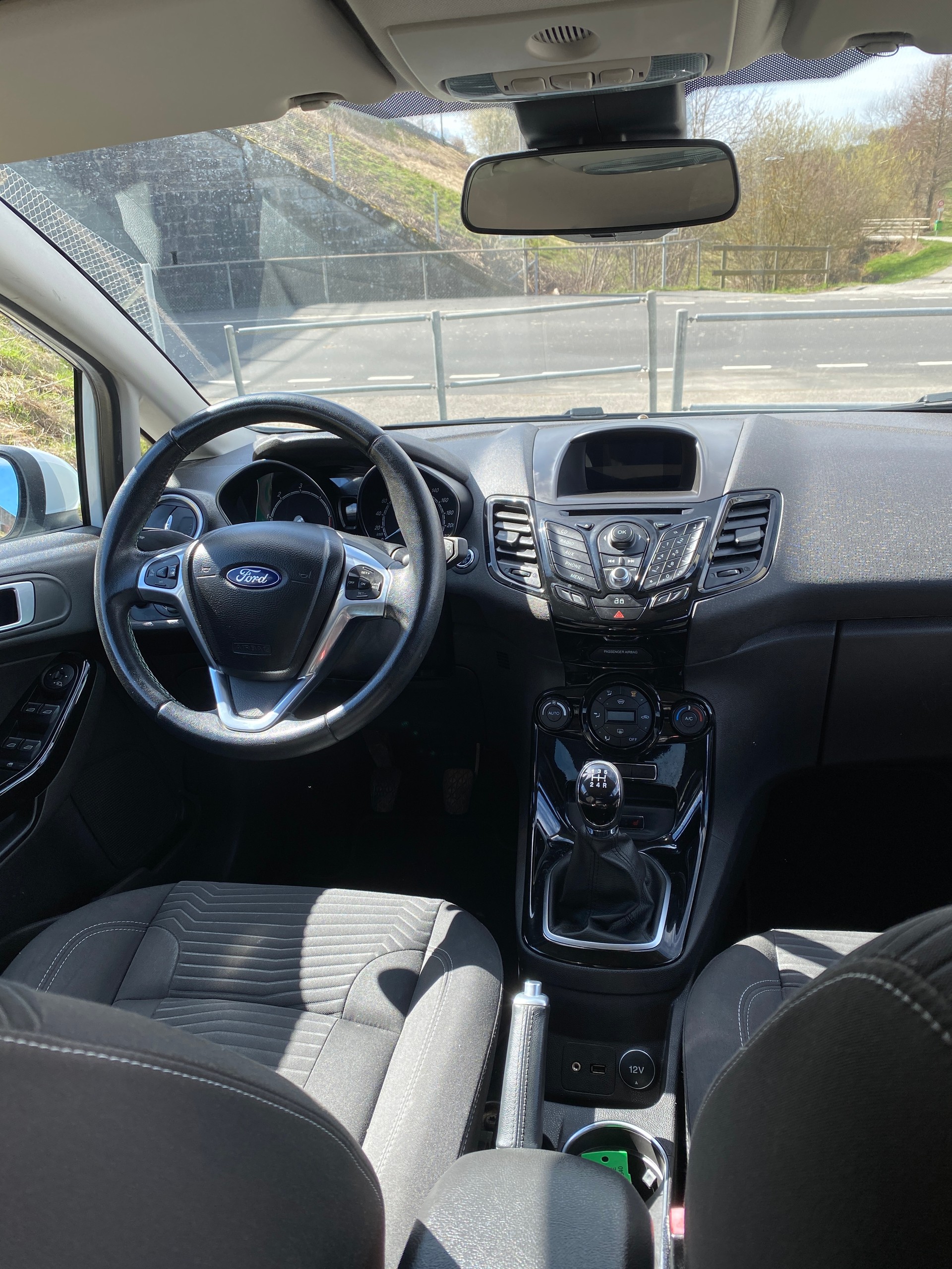 FORD Fiesta 1.6 TDCi Eco Trend-image-9