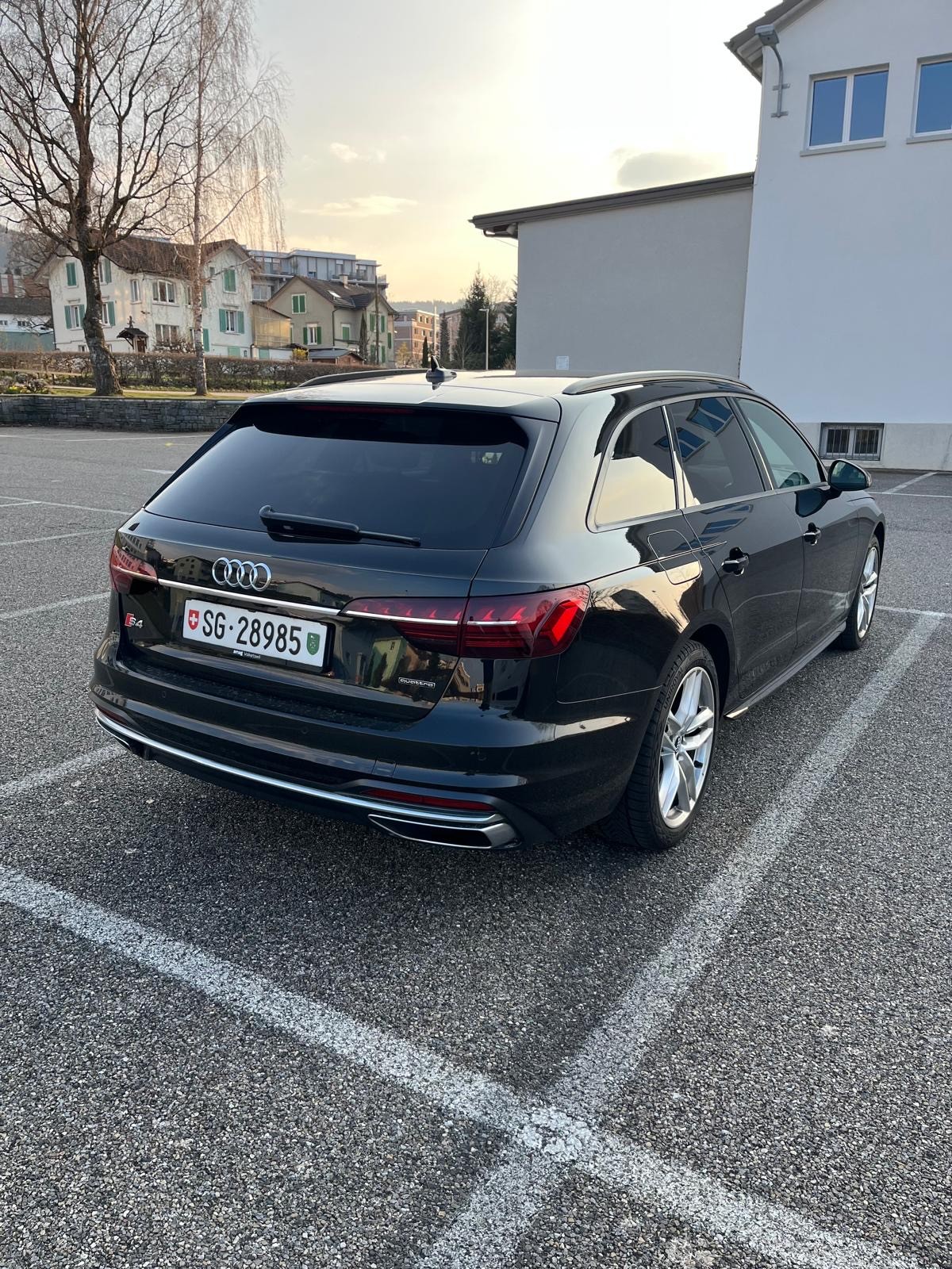 AUDI A4 Avant 45 TFSI S line S-tronic quattro-image-2