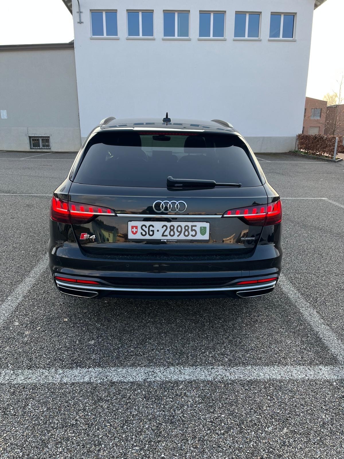 AUDI A4 Avant 45 TFSI S line S-tronic quattro-image-4