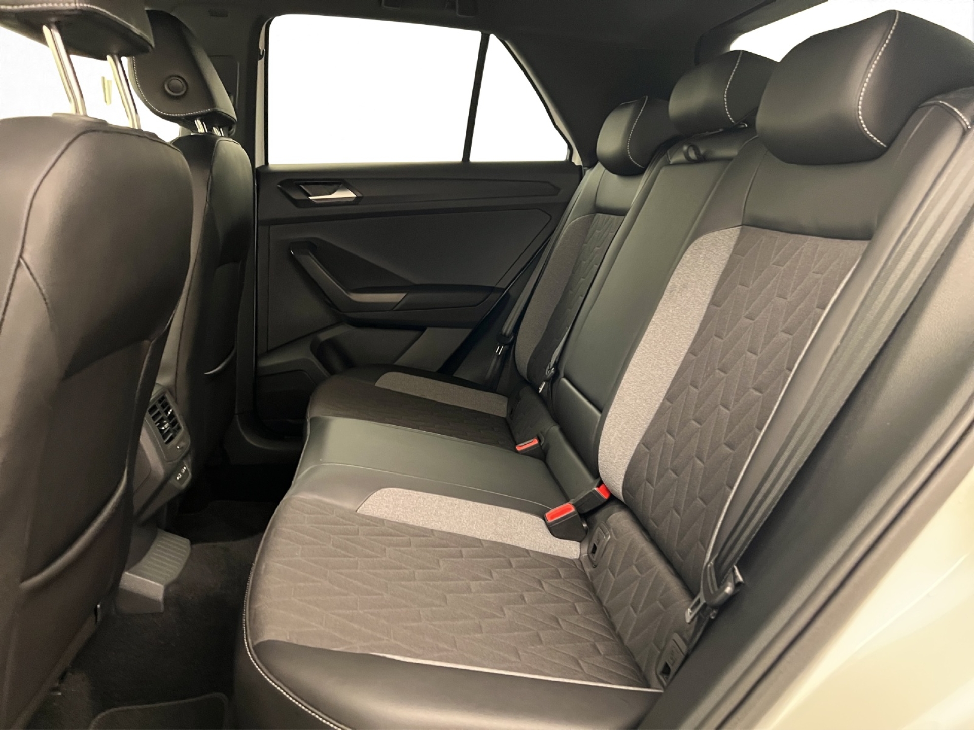 VW T-Roc 2.0 TDI SCR Goal DSG-image-5