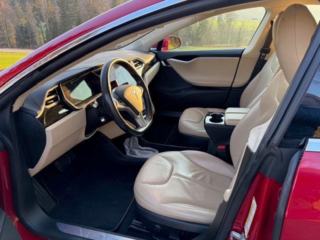 TESLA Model S 85 ***Free SuperCharger Life Long***-image-3