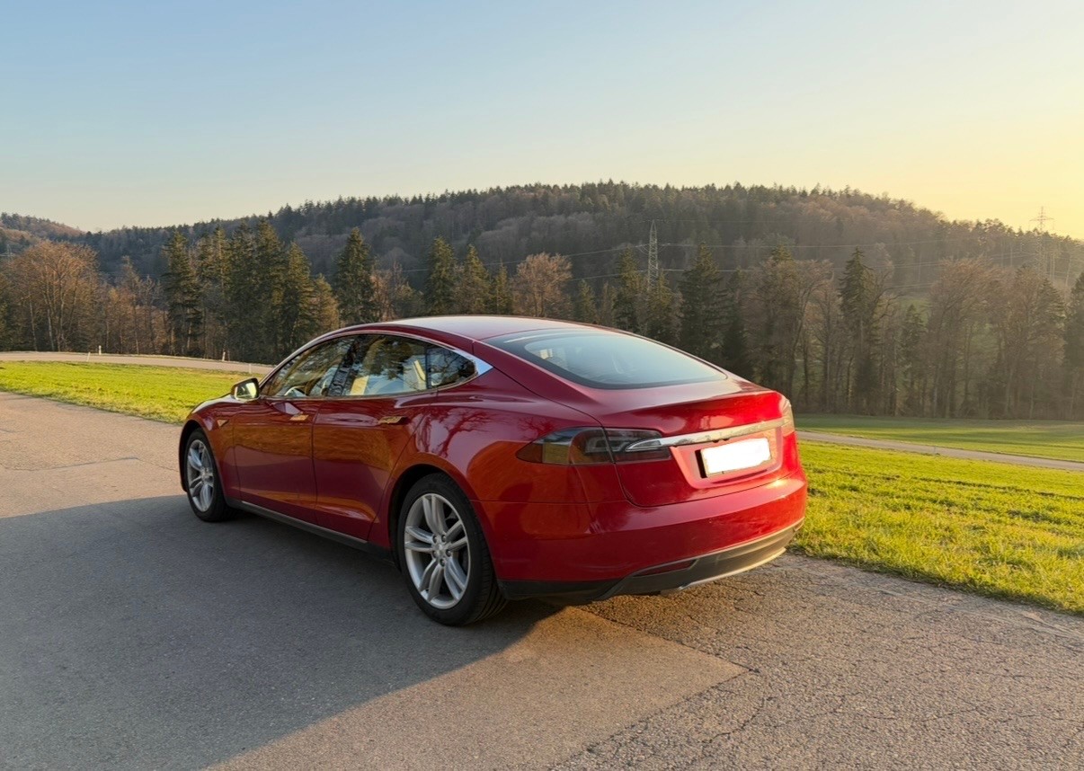 TESLA Model S 85 ***Free SuperCharger Life Long***