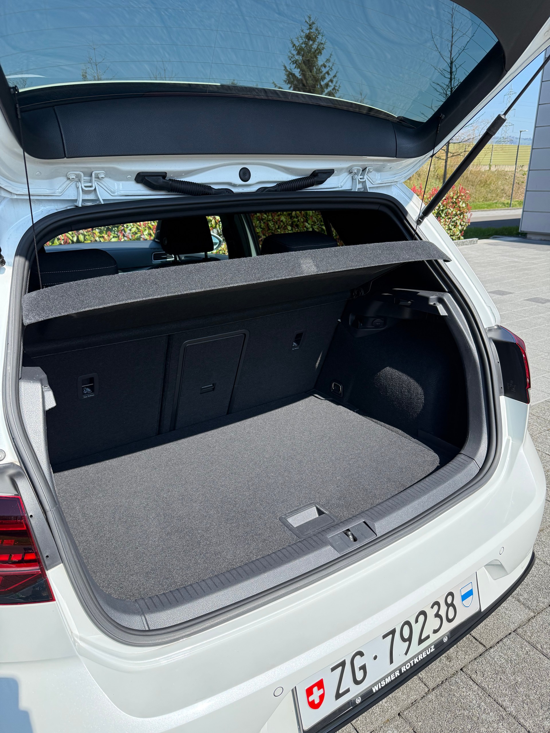 VW Golf 2.0 TSI R 4Motion DSG-image-5