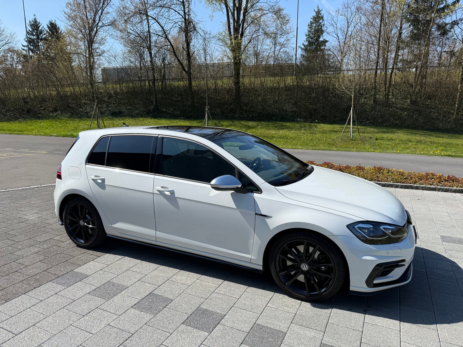 VW Golf 2.0 TSI R 4Motion DSG-image-1