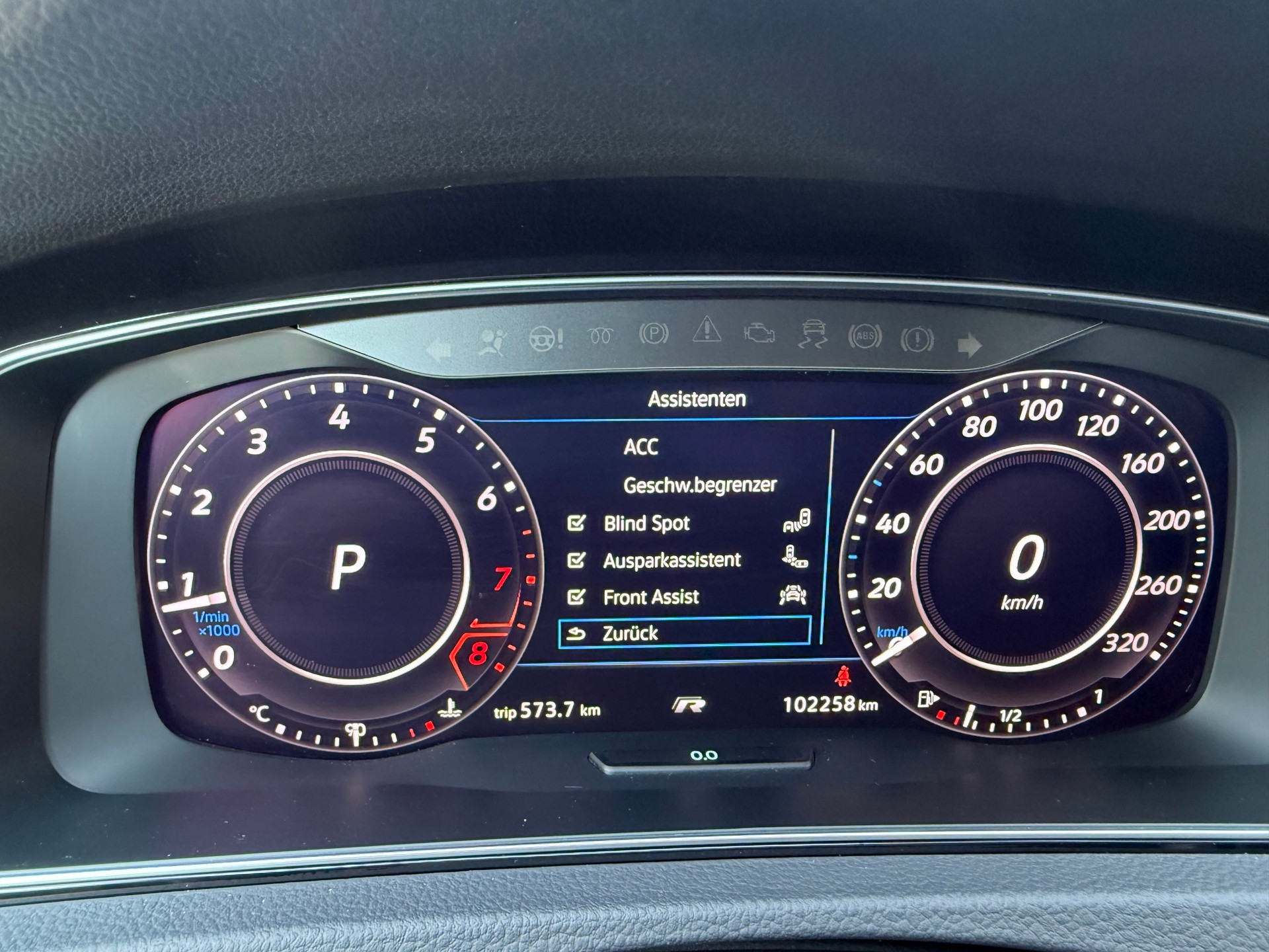 VW Golf 2.0 TSI R 4Motion DSG-image-10