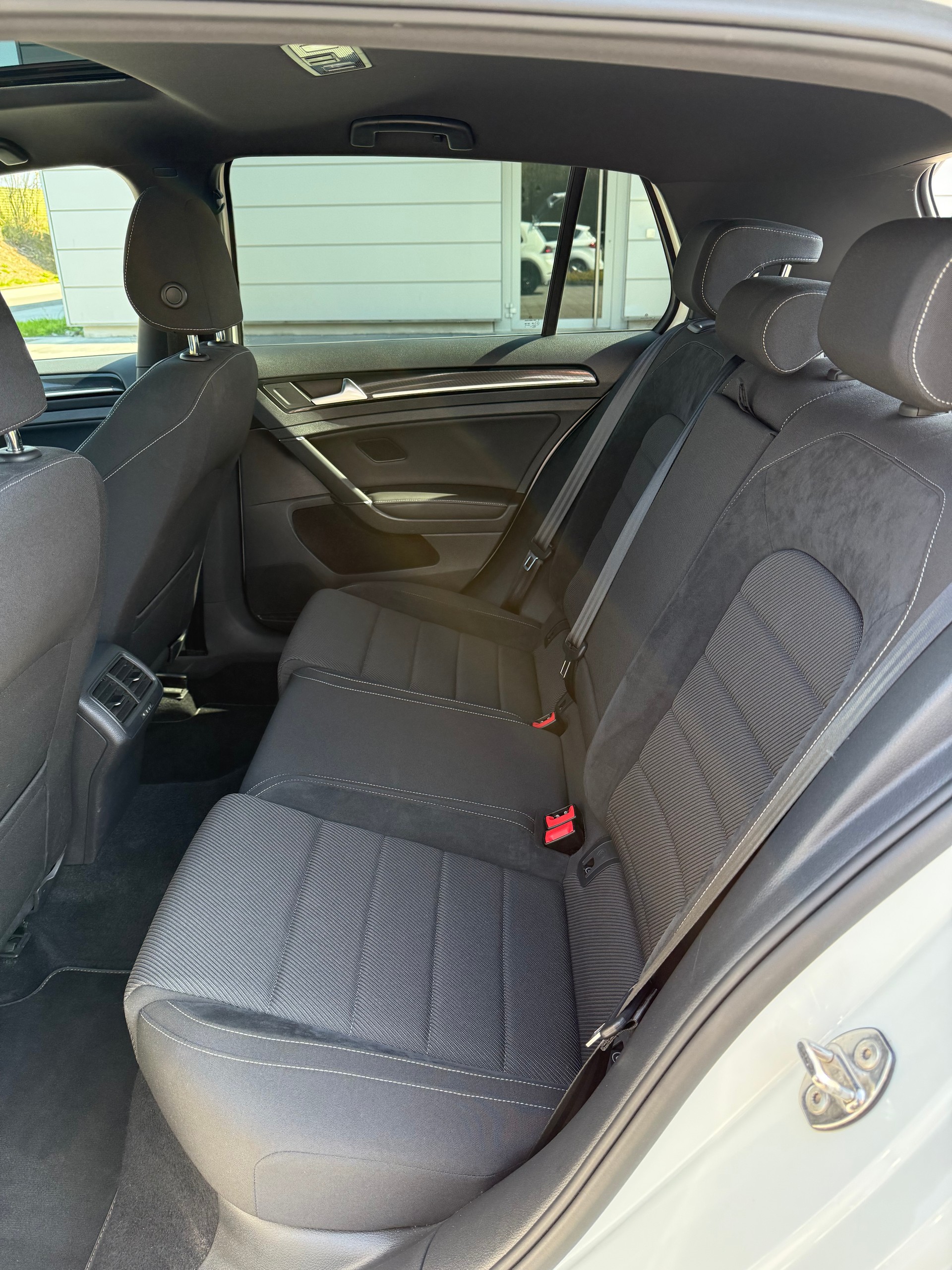 VW Golf 2.0 TSI R 4Motion DSG-image-14