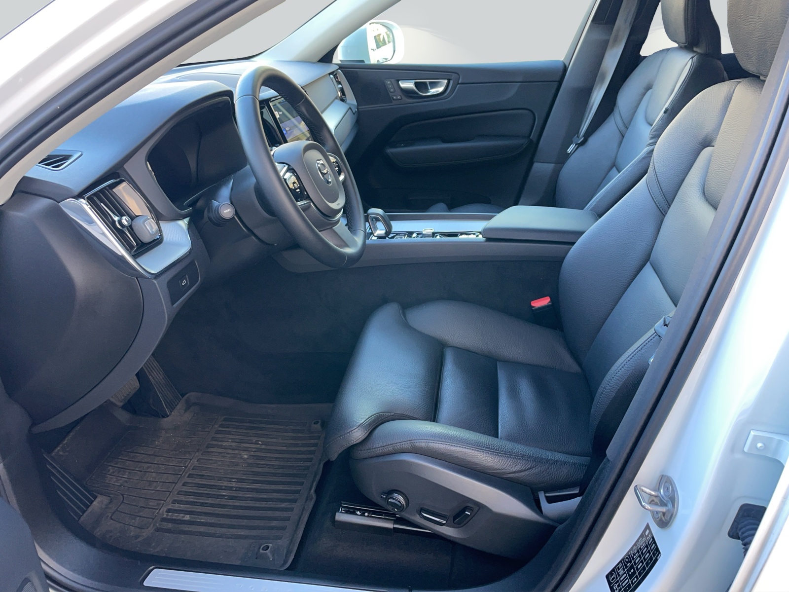 VOLVO XC60 B4 Diesel Mild Hybrid AWD Plus Bright Geartronic-image-9