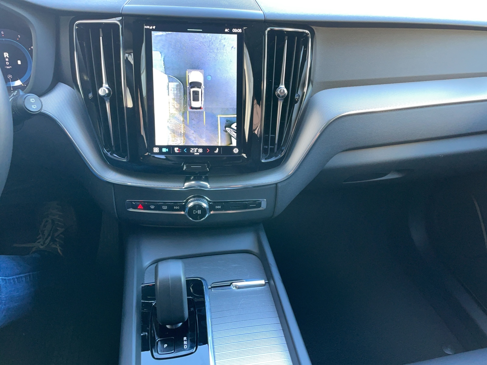 VOLVO XC60 B4 Diesel Mild Hybrid AWD Plus Bright Geartronic-image-6