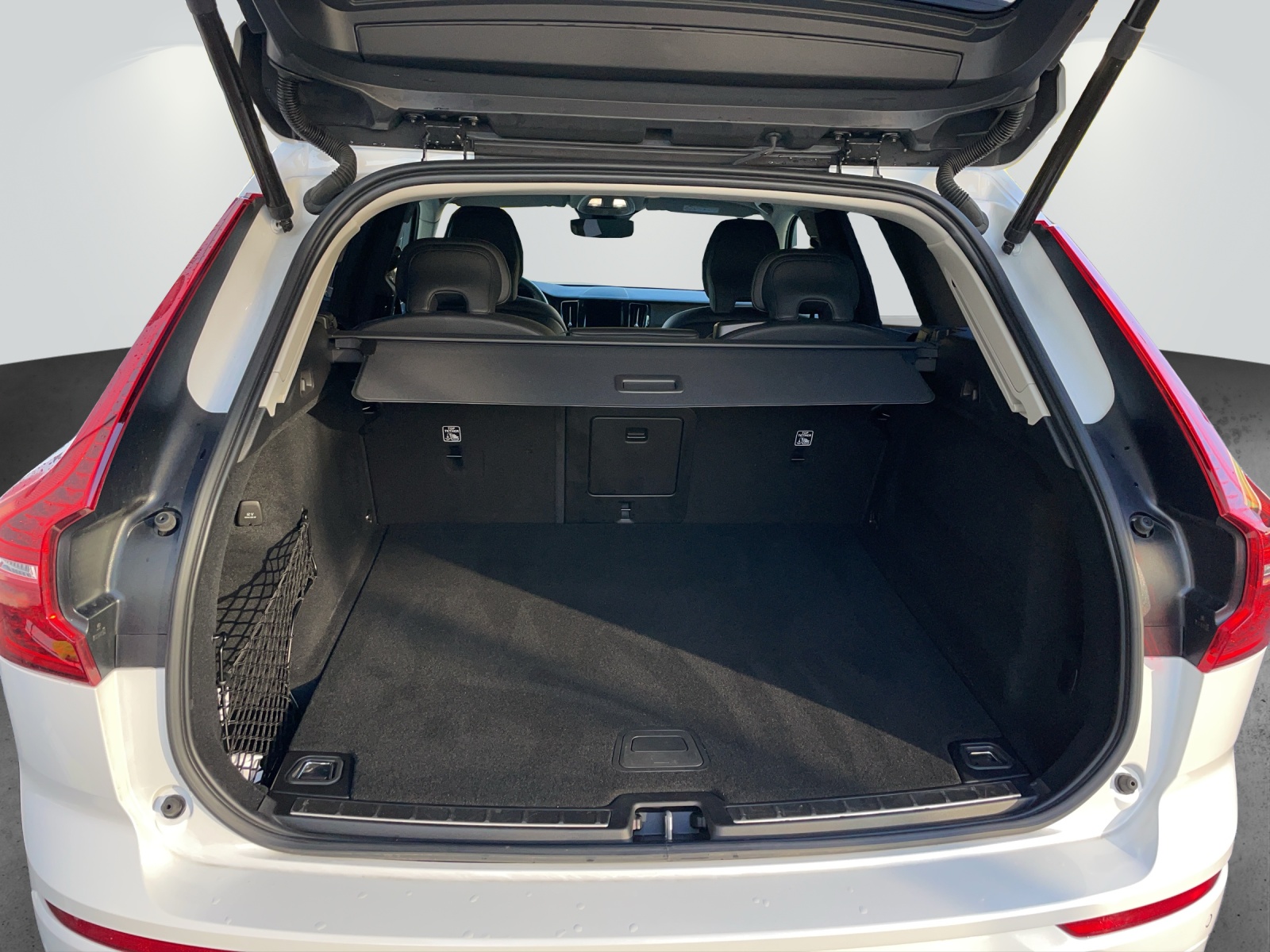 VOLVO XC60 B4 Diesel Mild Hybrid AWD Plus Bright Geartronic-image-7