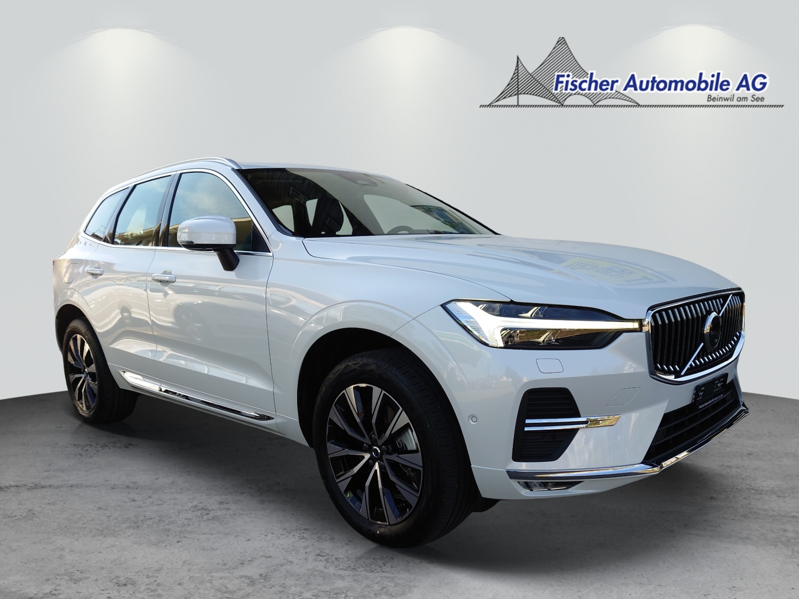VOLVO XC60 B4 Diesel Mild Hybrid AWD Plus Bright Geartronic-image-0