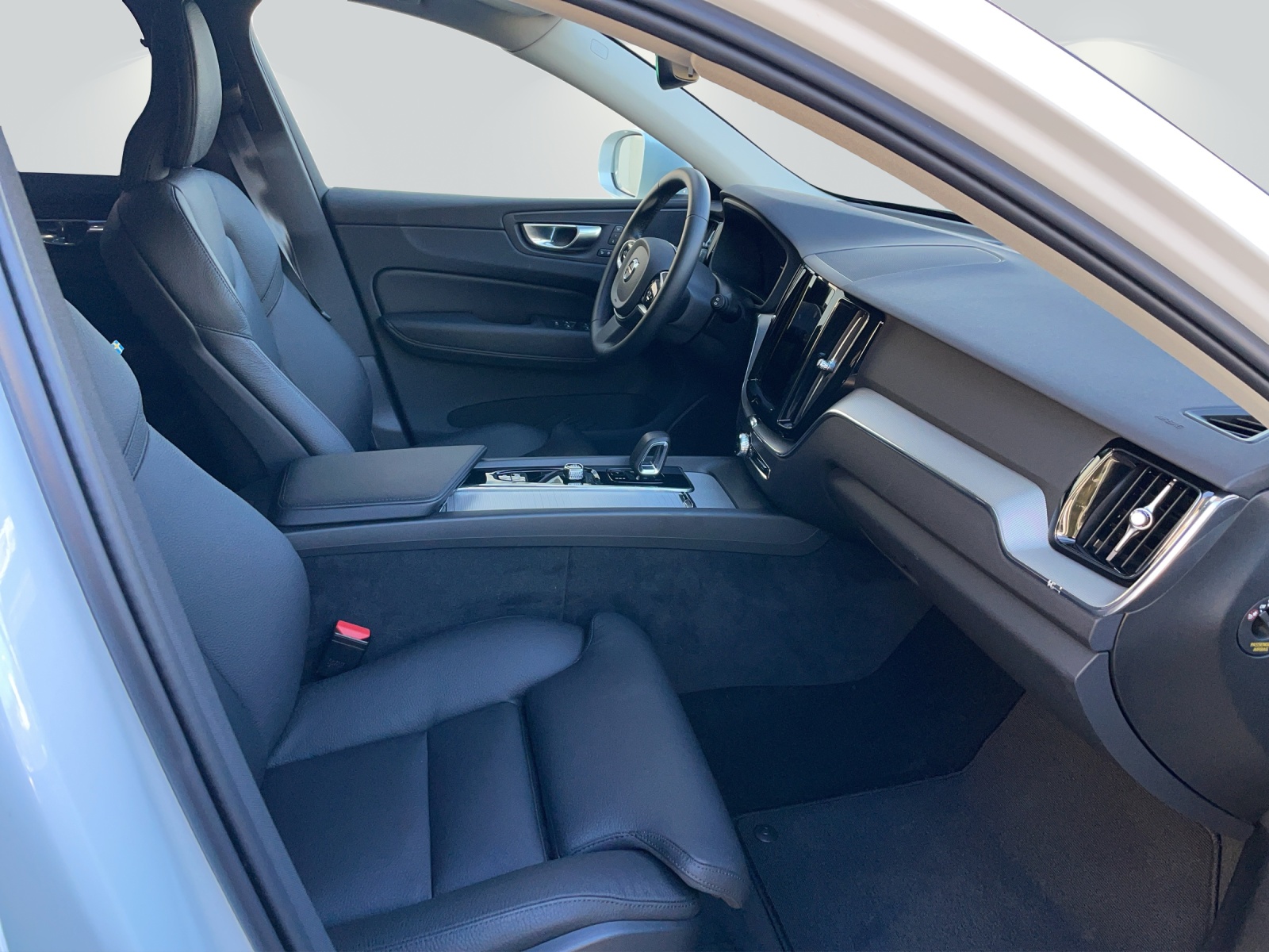 VOLVO XC60 B4 Diesel Mild Hybrid AWD Plus Bright Geartronic-image-4