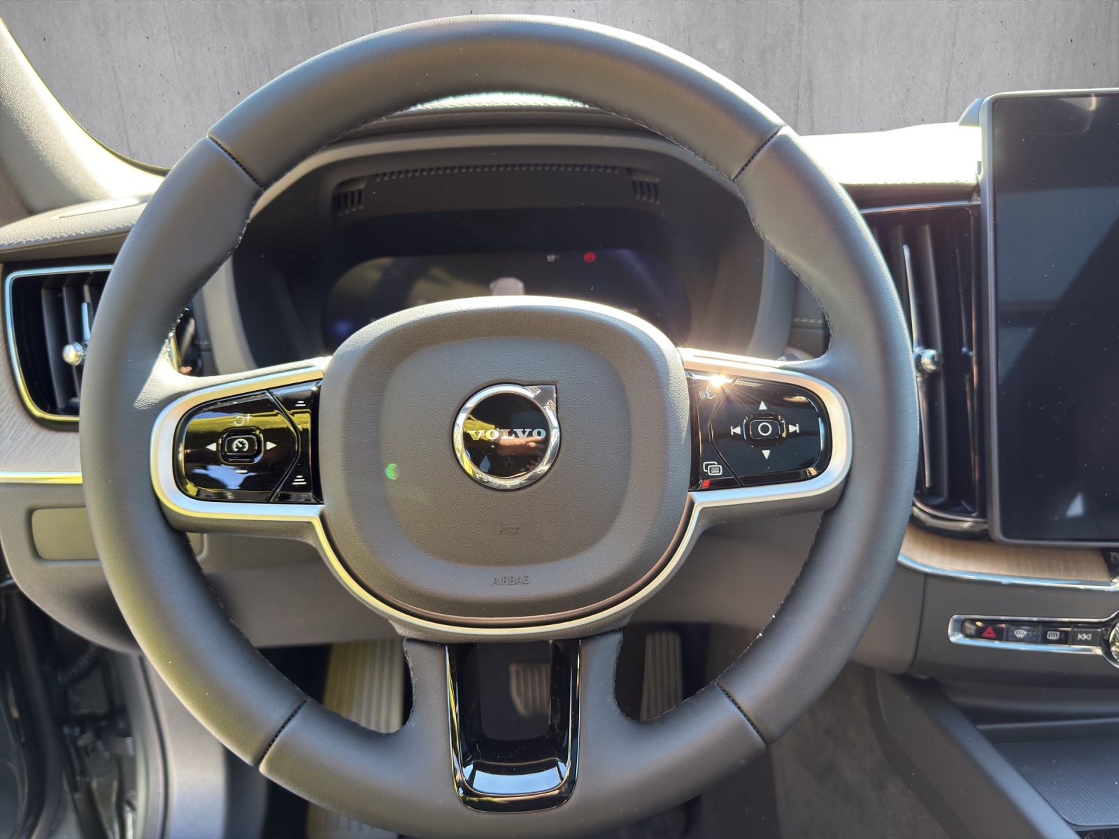 Image VOLVO XC60 XC60 T6 eAWD PluginHybrid Ultra Dark Geartronic