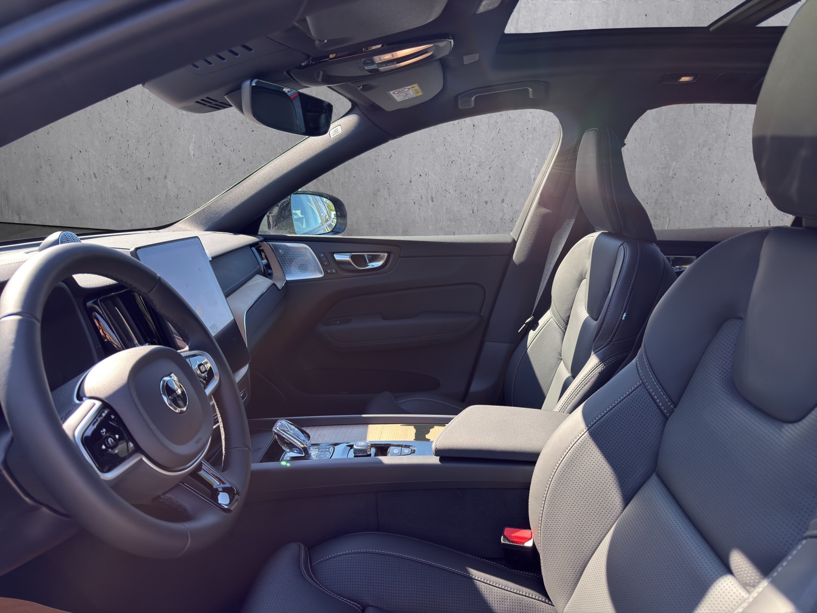 Image VOLVO XC60 XC60 T6 eAWD PluginHybrid Ultra Dark Geartronic