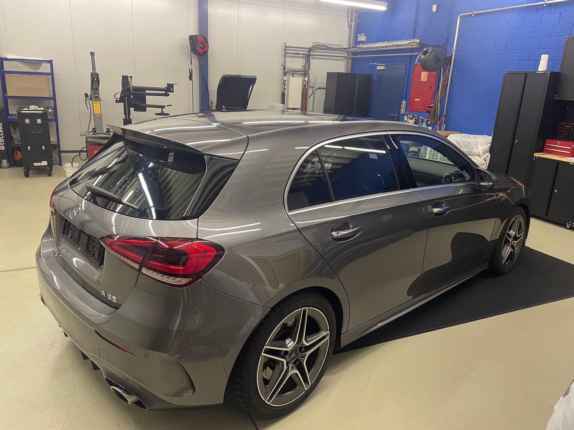 MERCEDES-BENZ A 35 AMG 4Matic Speedshift-image-5