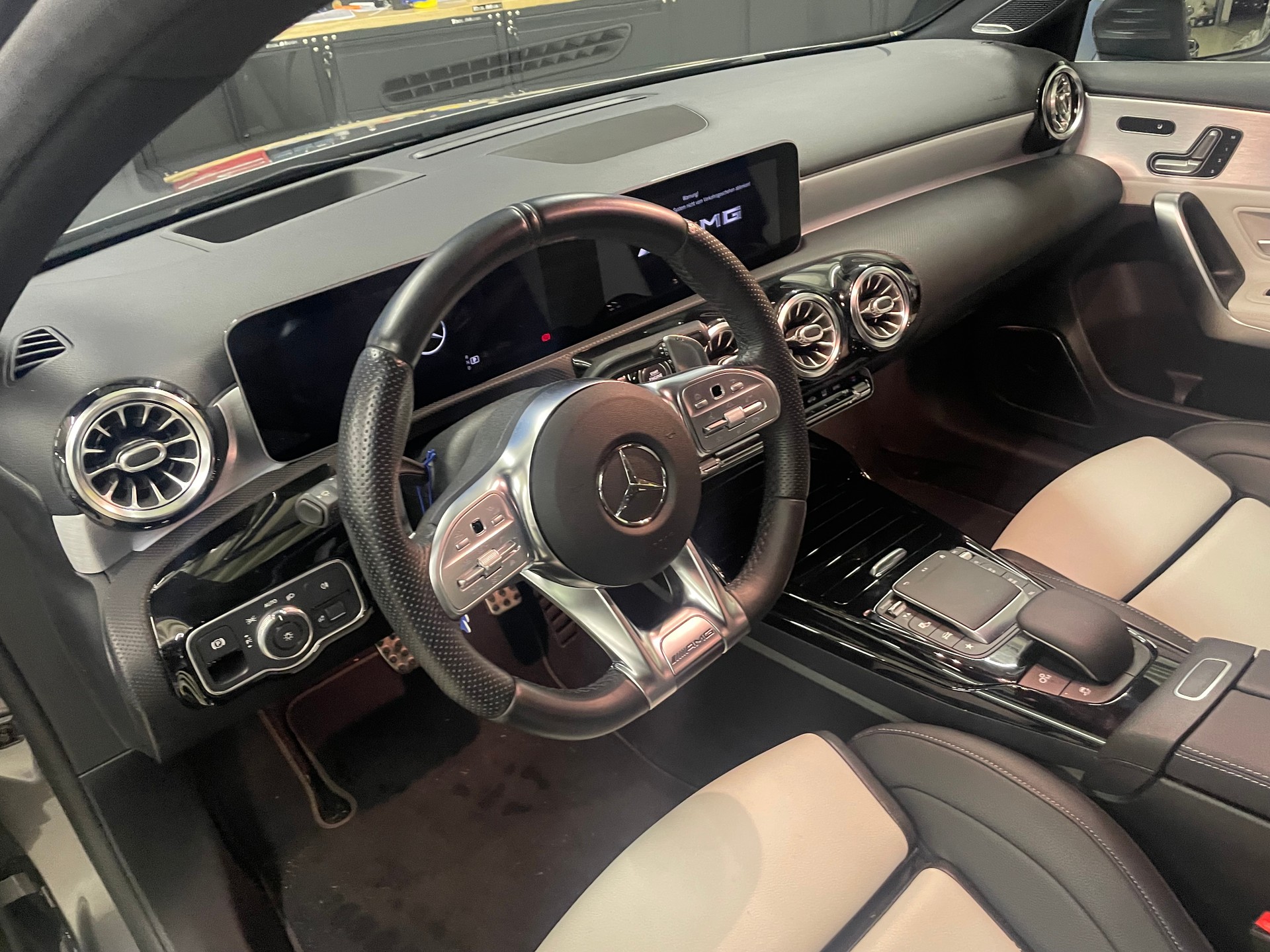 MERCEDES-BENZ A 35 AMG 4Matic Speedshift-image-9