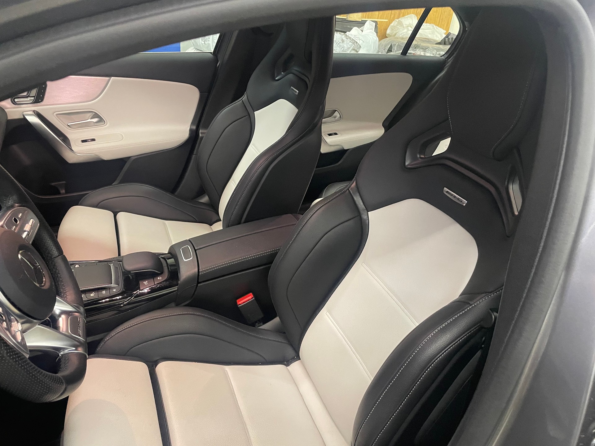 MERCEDES-BENZ A 35 AMG 4Matic Speedshift-image-10