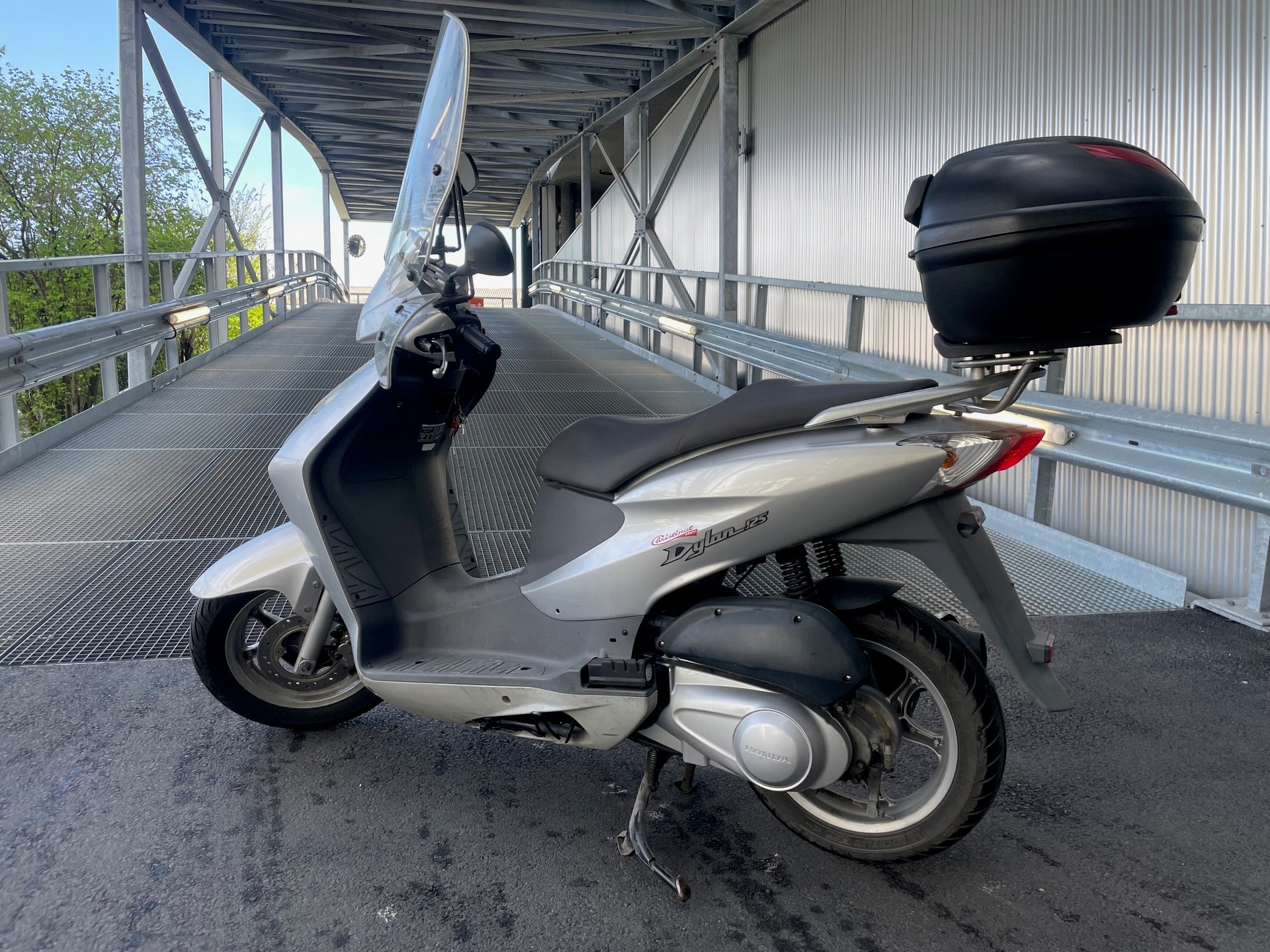 HONDA SES 125 Dylan-showroom-element-2