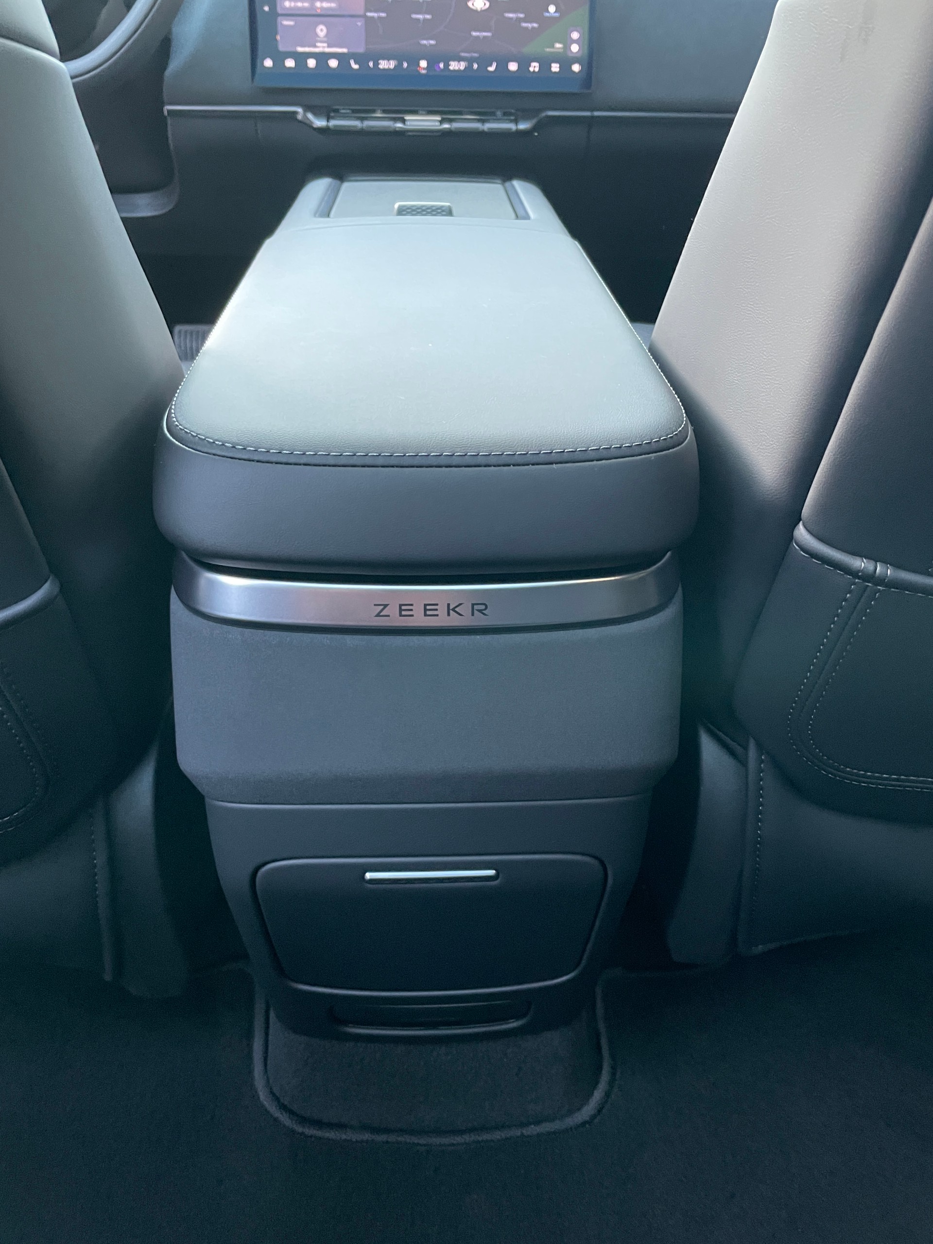 ZEEKR 7X Privilege AWD mit Comfort inkl. Cockpit Paket-image-16