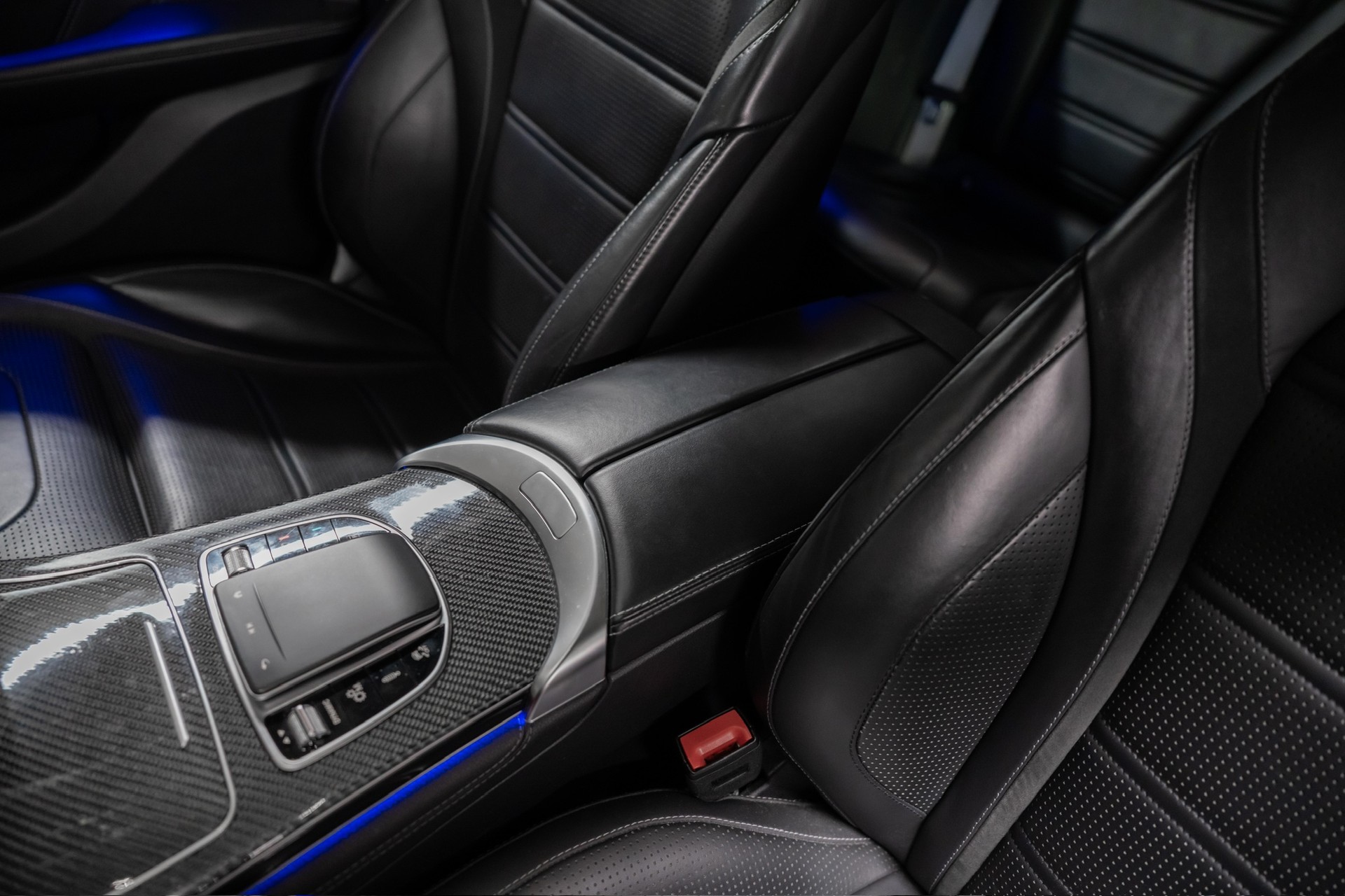MERCEDES-BENZ GLC 63 S AMG 4Matic 9G-Tronic-image-9