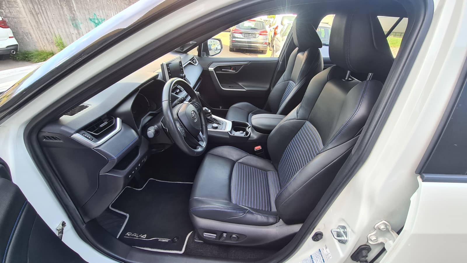 TOYOTA RAV-4 2.5 HSD Premium e-CVT 4WD ** 222 PS ** Voll-Leder ** Gr-Navi ** RF-Kamera ** Abstandsregelsysteme ** Ab MFK & Service **-image-14