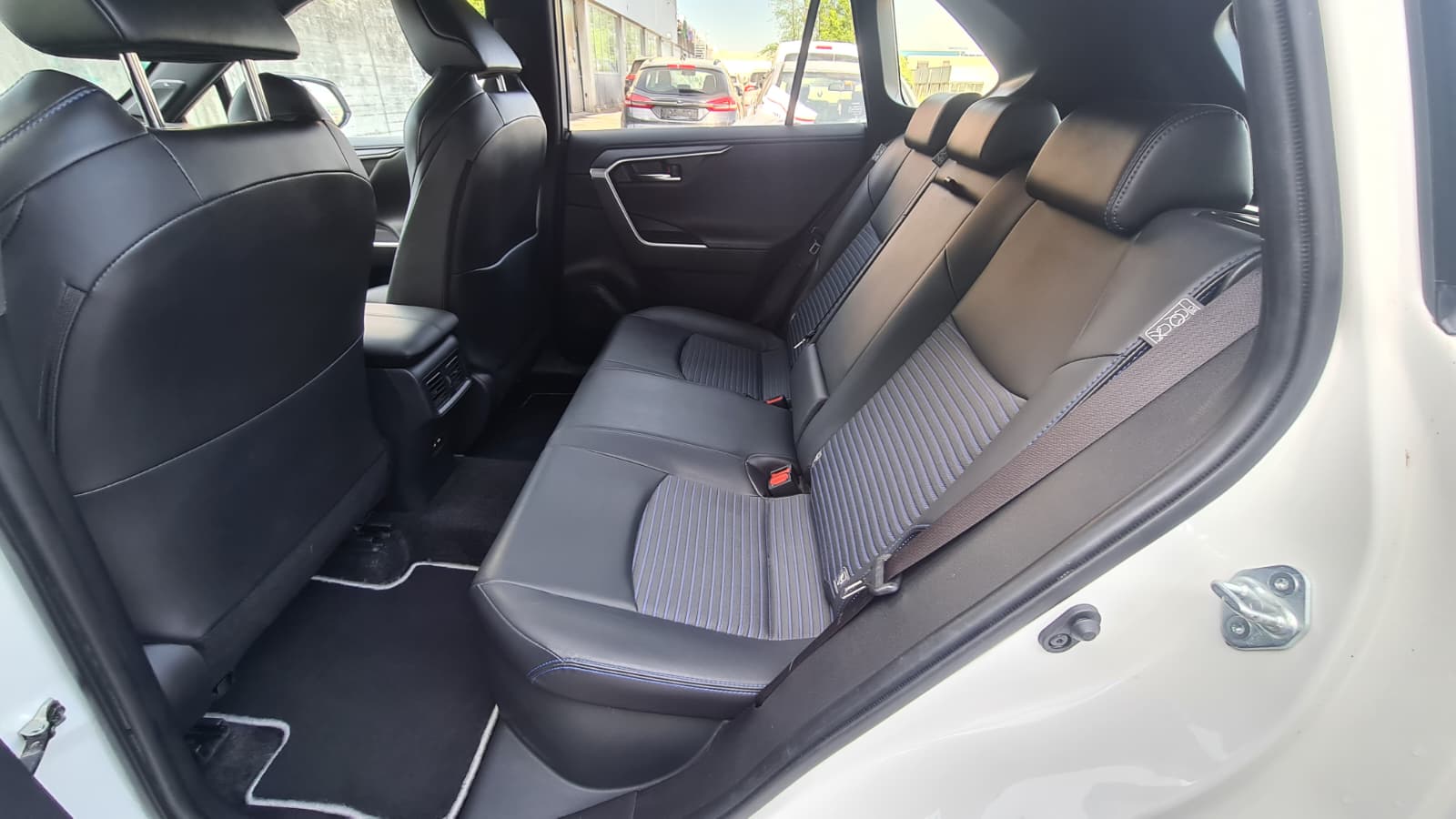 TOYOTA RAV-4 2.5 HSD Premium e-CVT 4WD ** 222 PS ** Voll-Leder ** Gr-Navi ** RF-Kamera ** Abstandsregelsysteme ** Ab MFK & Service **-image-15