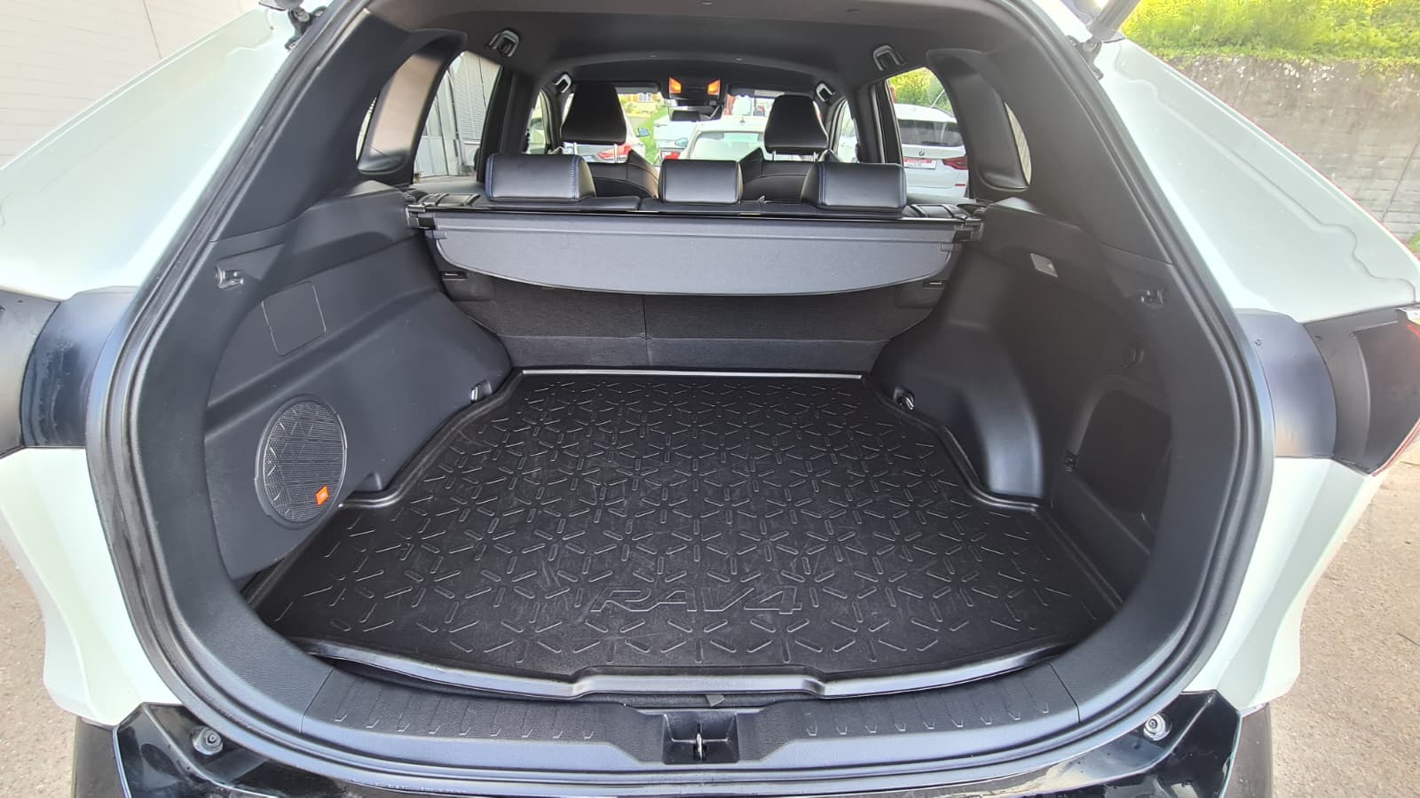 TOYOTA RAV-4 2.5 HSD Premium e-CVT 4WD ** 222 PS ** Voll-Leder ** Gr-Navi ** RF-Kamera ** Abstandsregelsysteme ** Ab MFK & Service **-image-7