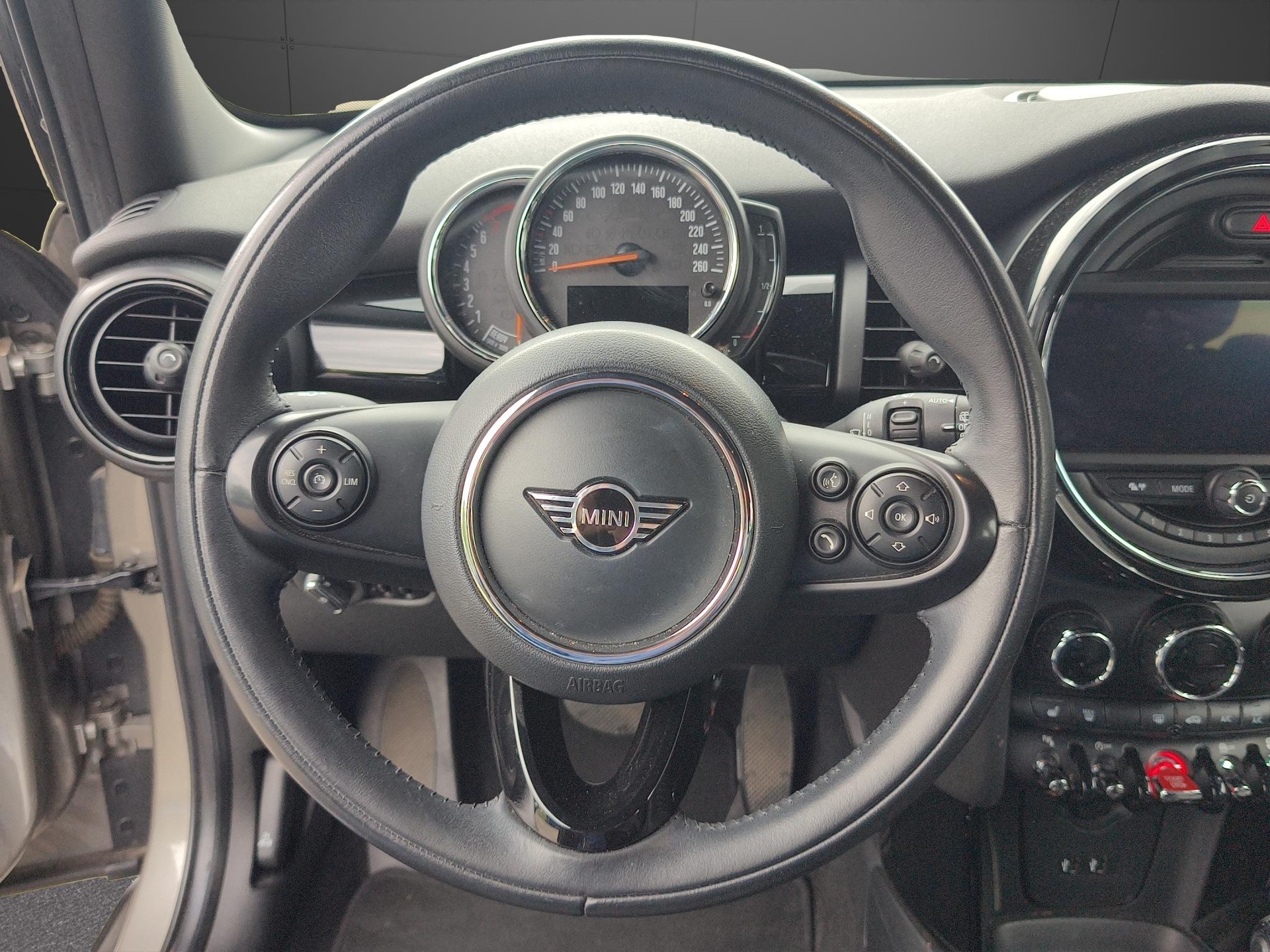 MINI F55 1.5i Cooper-image-9