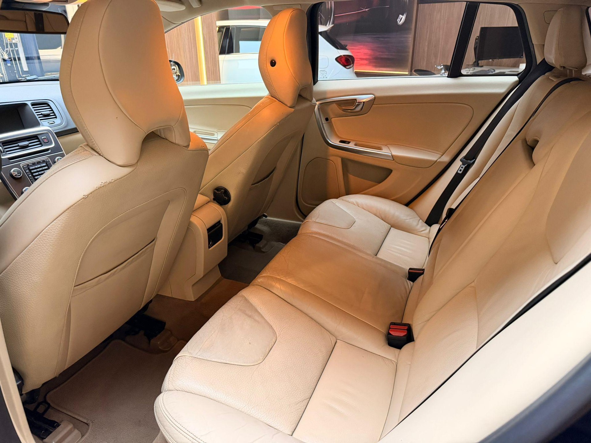 VOLVO V60 2.0 D3 Momentum S/S-image-13