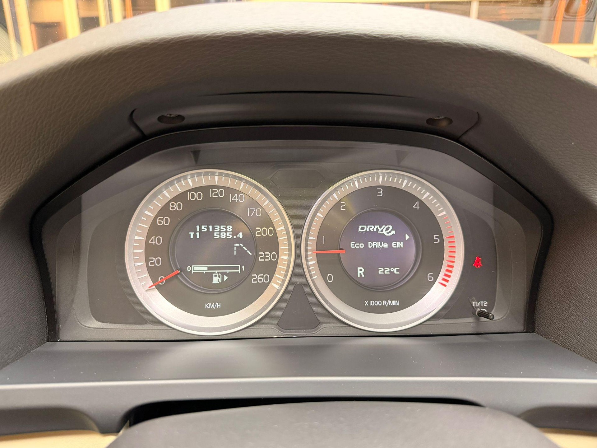 VOLVO V60 2.0 D3 Momentum S/S-image-15