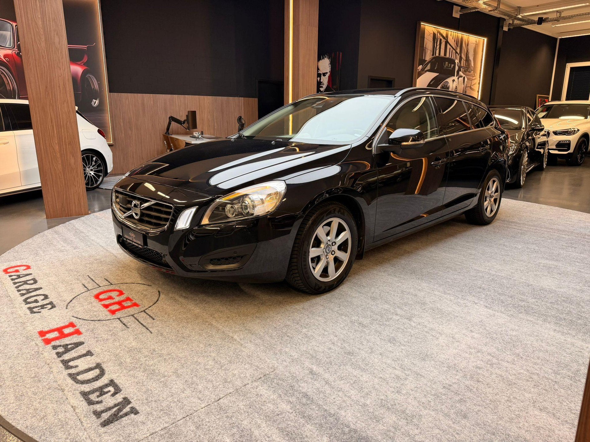 VOLVO V60 2.0 D3 Momentum S/S-image-2
