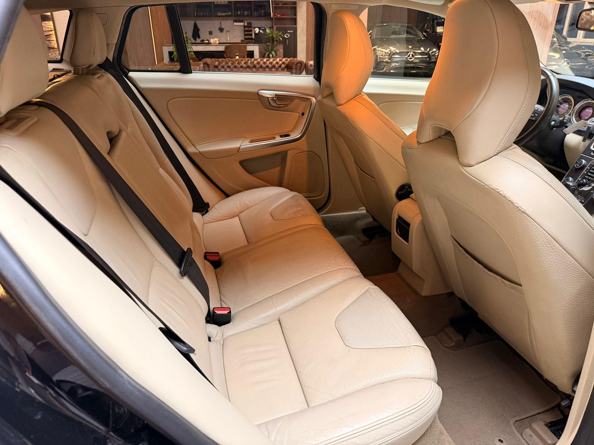 VOLVO V60 2.0 D3 Momentum S/S-image-7