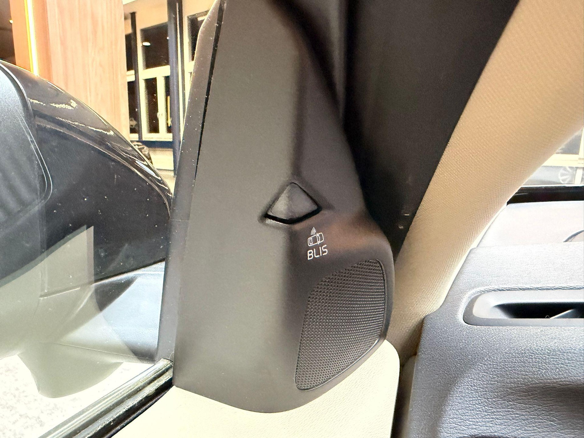 VOLVO V60 2.0 D3 Momentum S/S-image-16