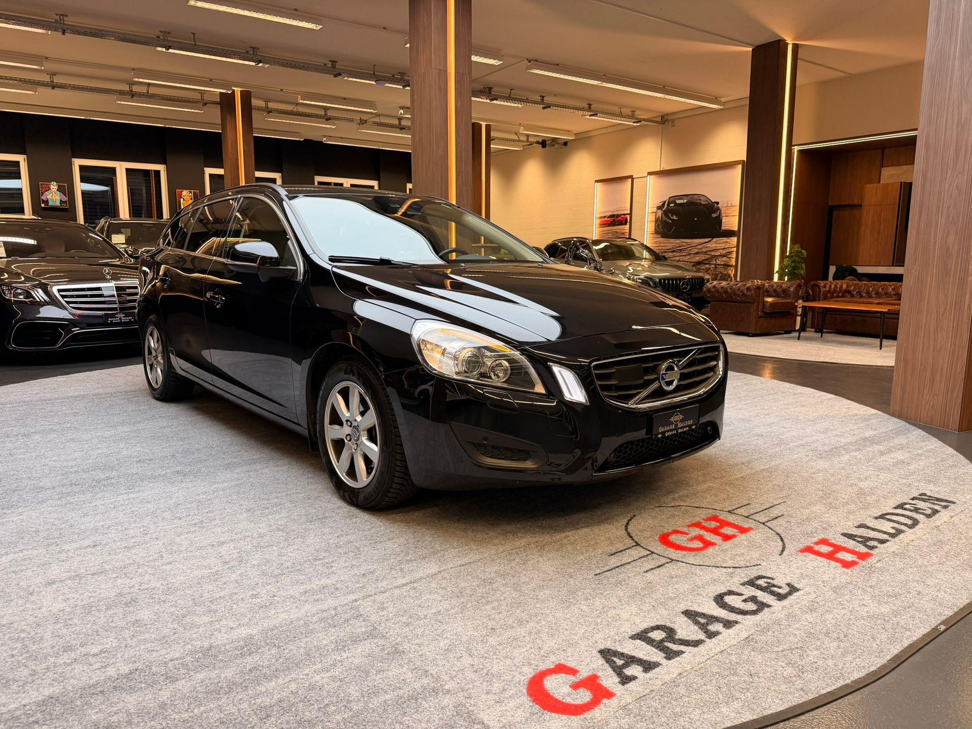 VOLVO V60 2.0 D3 Momentum S/S-image-0