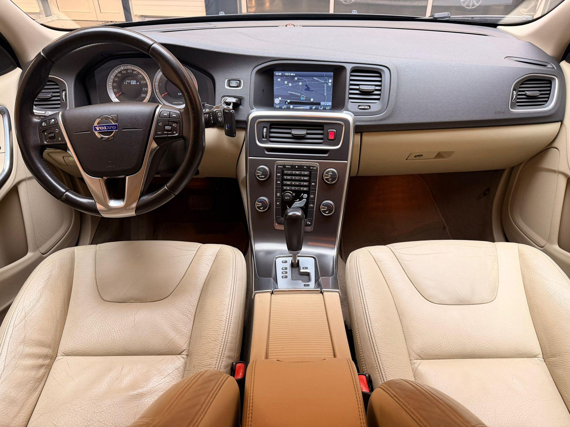 VOLVO V60 2.0 D3 Momentum S/S-image-8