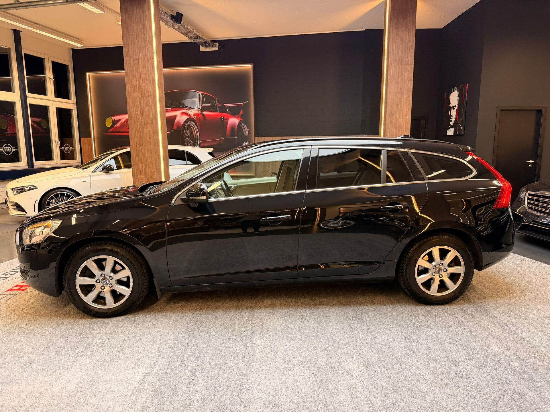 VOLVO V60 2.0 D3 Momentum S/S-image-3
