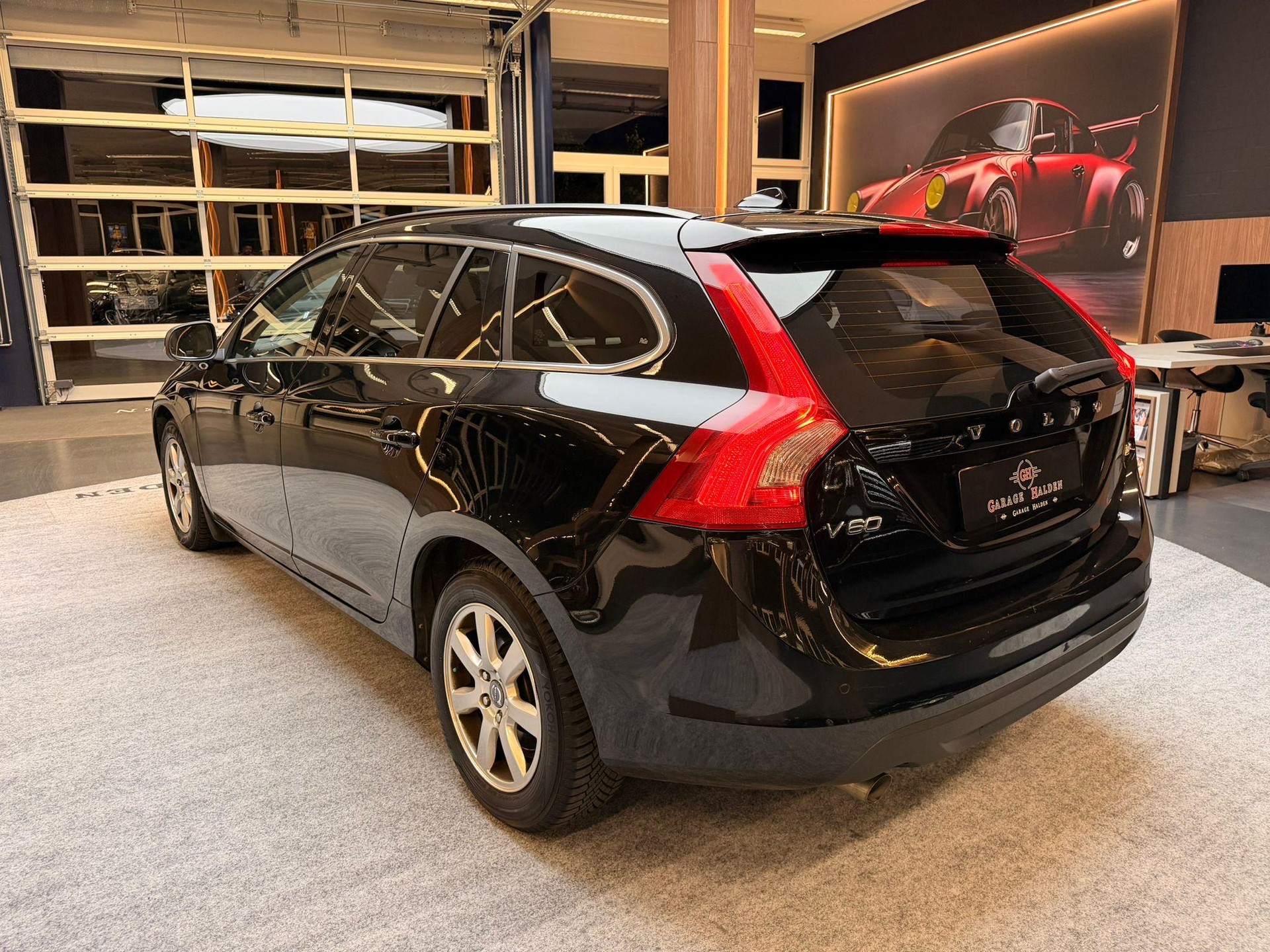 VOLVO V60 2.0 D3 Momentum S/S-image-4