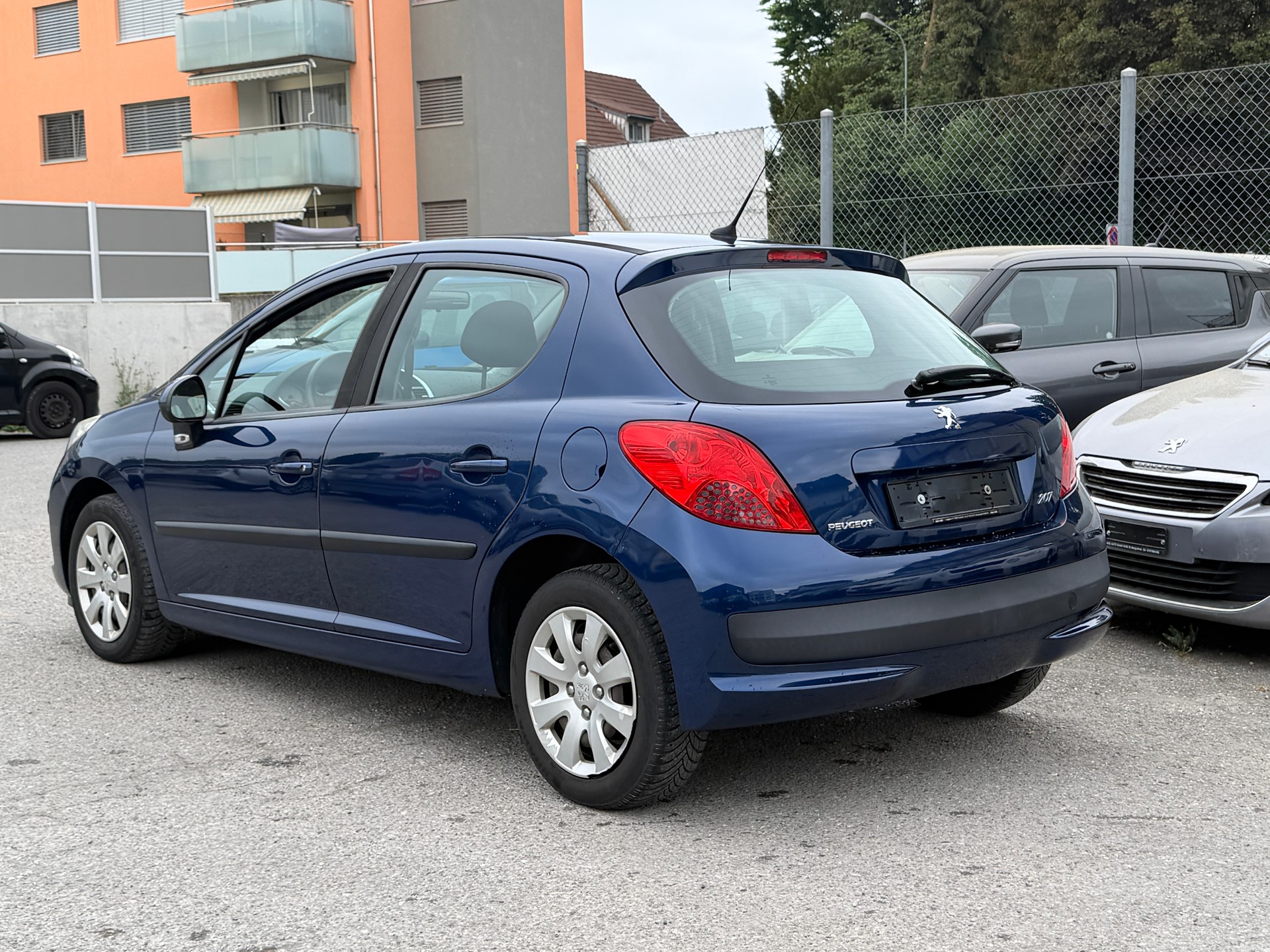 PEUGEOT 207 1.4 16V Trendy Clim'-image-11