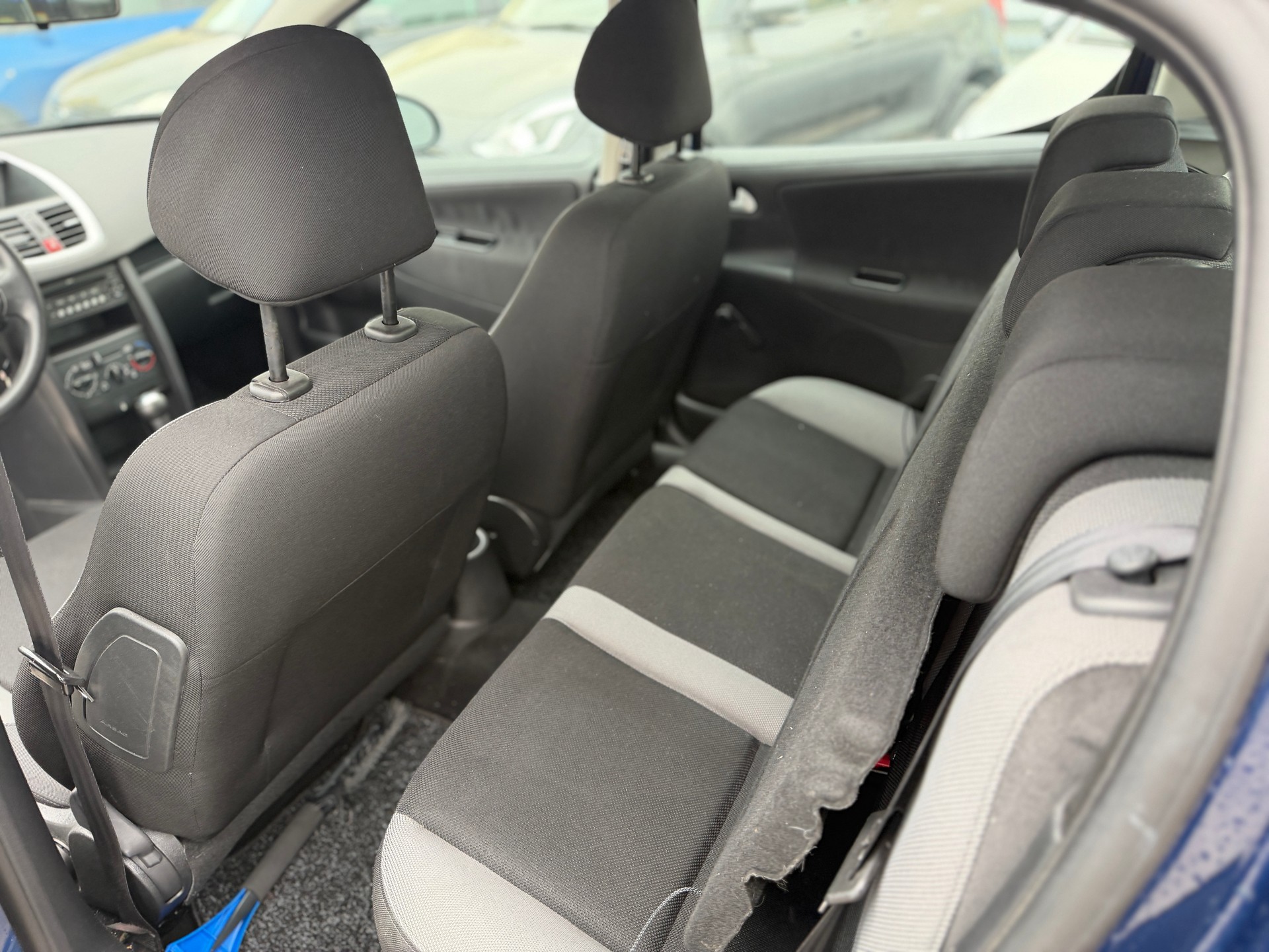 PEUGEOT 207 1.4 16V Trendy Clim'-image-6